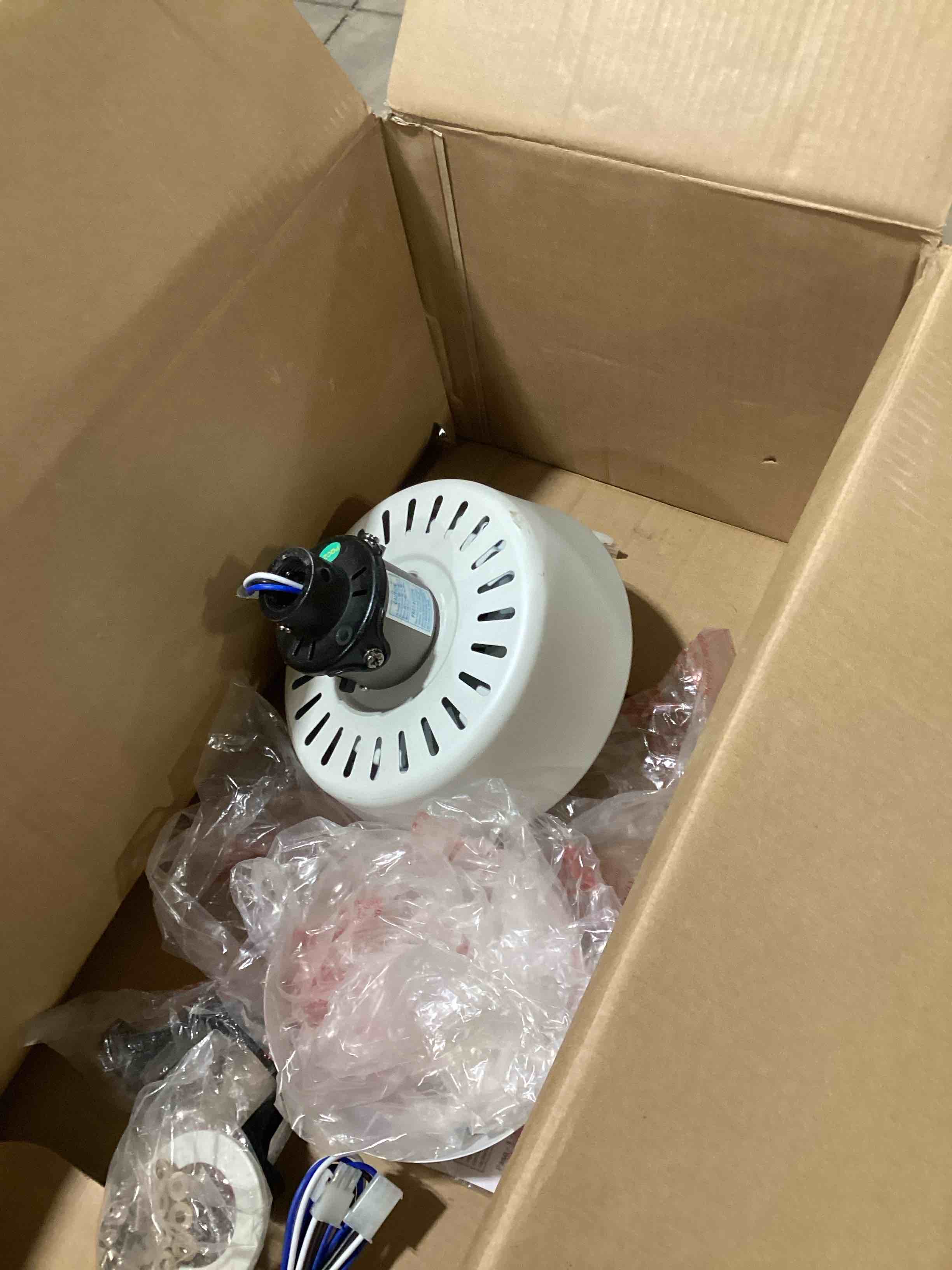 https://s3.amazonaws.com/lotting-images-prod/bidfta/BLU6348546_1714566156904.jpeg