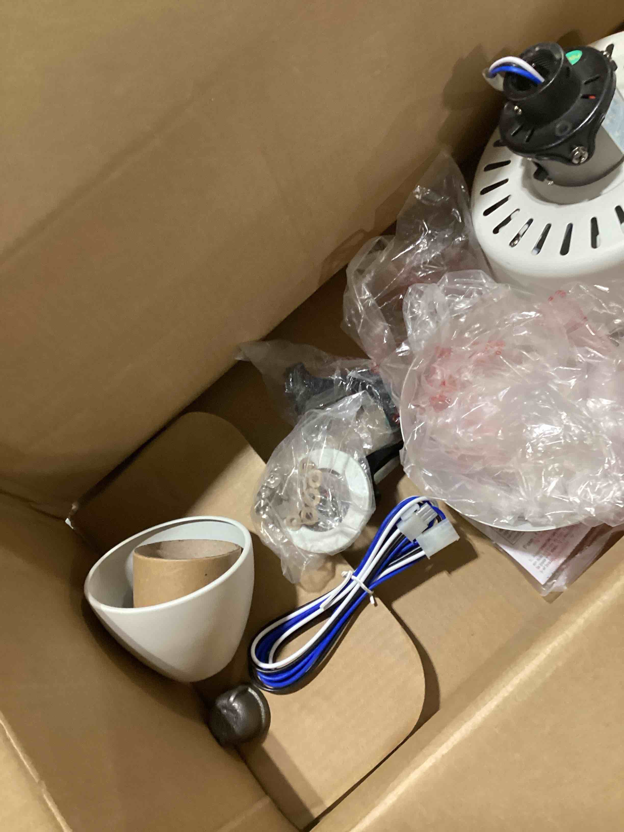 https://s3.amazonaws.com/lotting-images-prod/bidfta/BLU6348546_1714566158349.jpeg
