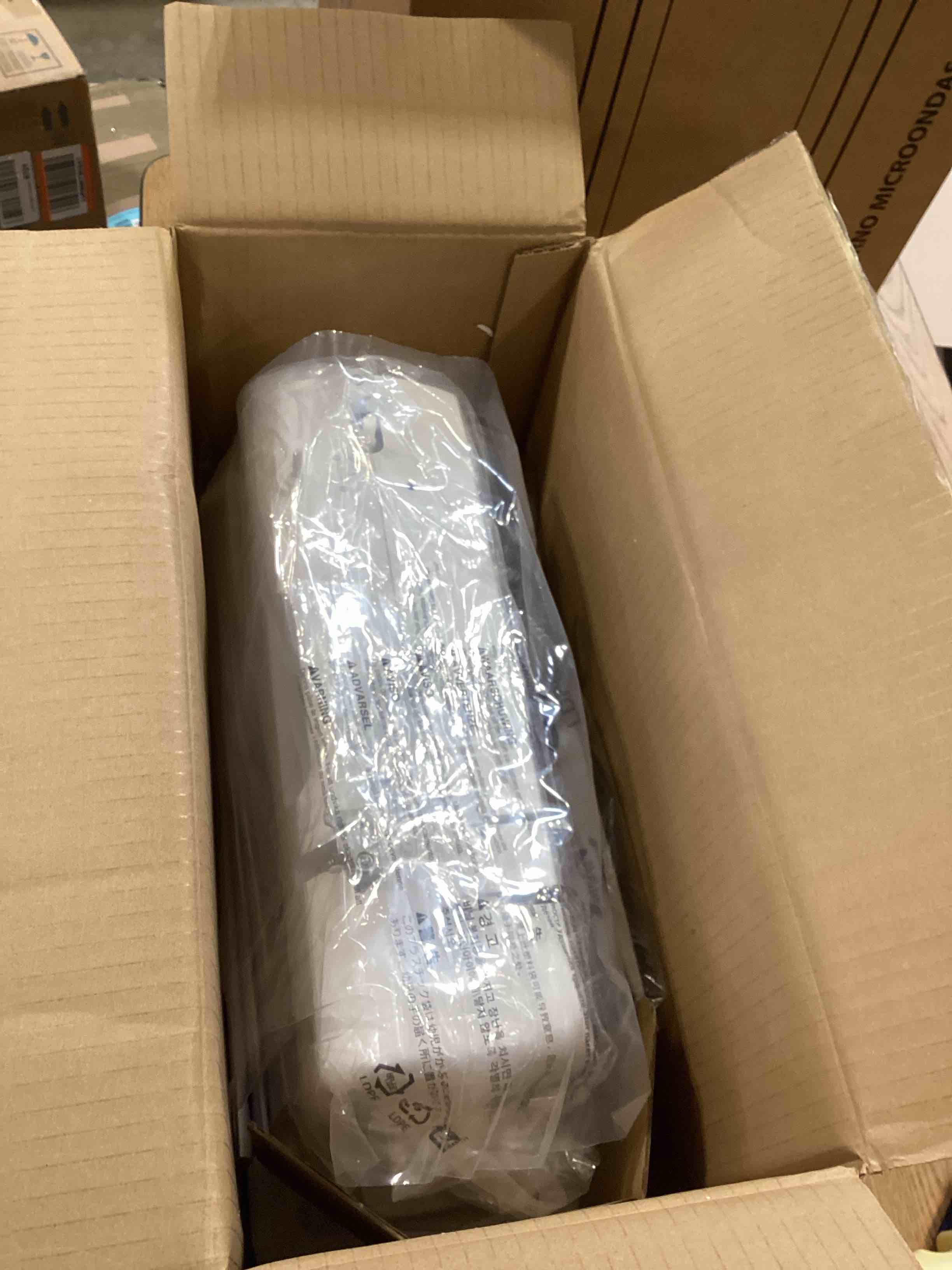 https://s3.amazonaws.com/lotting-images-prod/bidfta/BLU6349024_1715871700909.jpeg