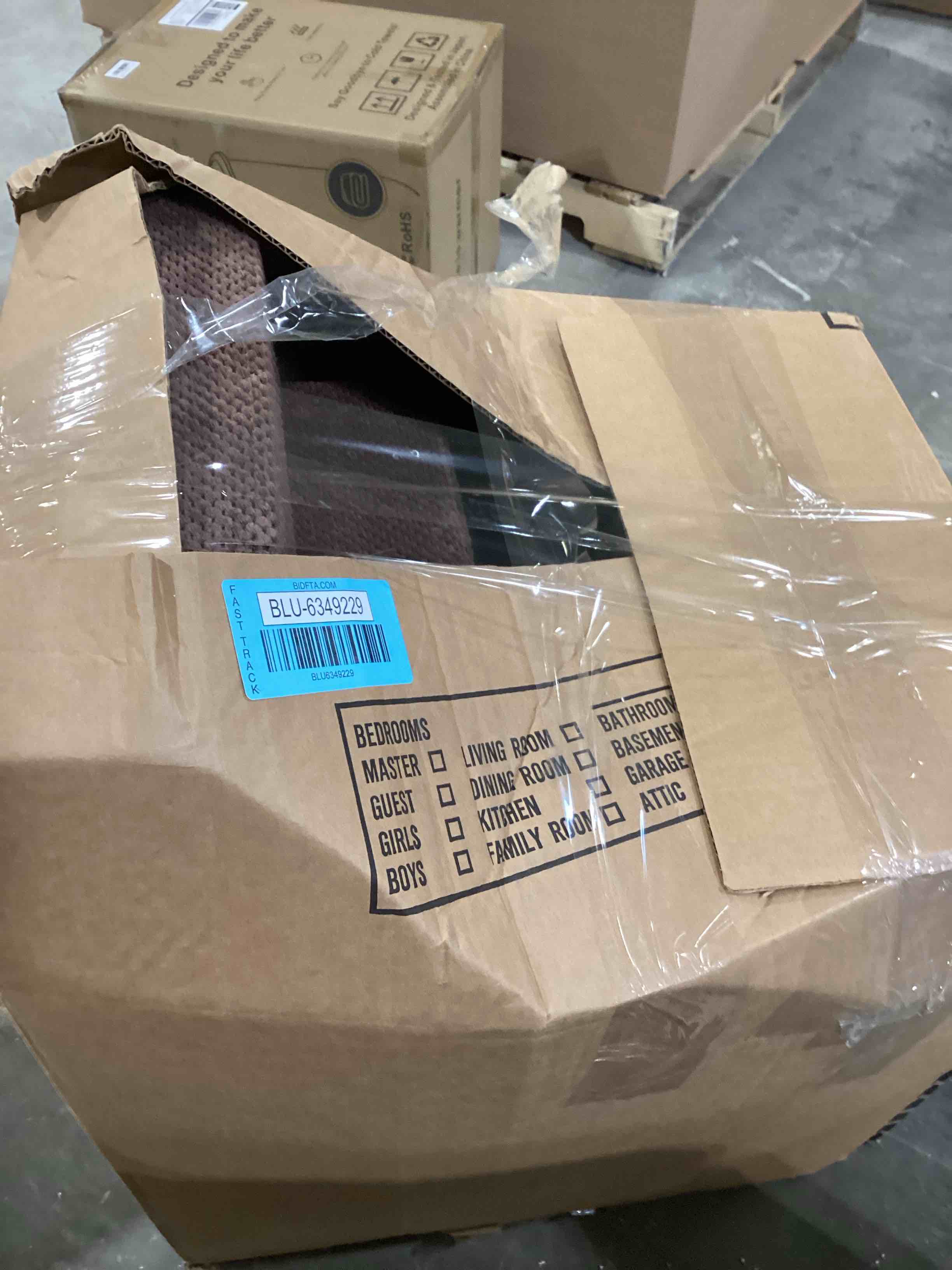https://s3.amazonaws.com/lotting-images-prod/bidfta/BLU6349229_1715972760690.jpeg