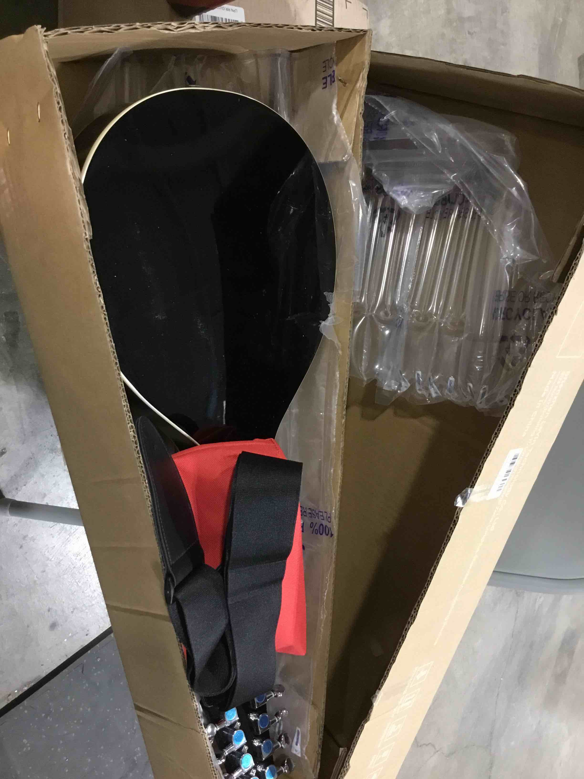 https://s3.amazonaws.com/lotting-images-prod/bidfta/BLU6349236_1716032775404.jpeg