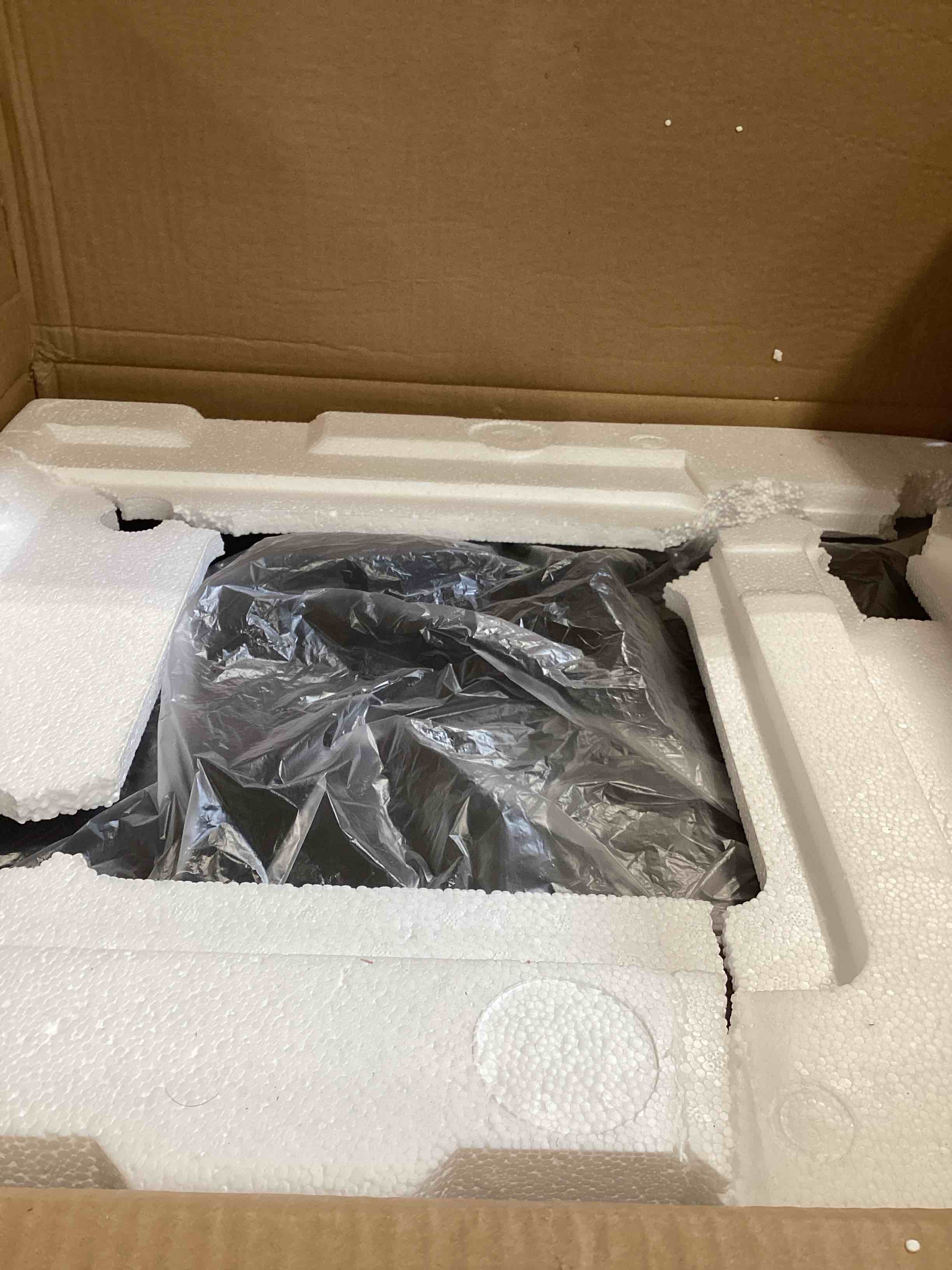 https://s3.amazonaws.com/lotting-images-prod/bidfta/BLU6350007_1715881804570.jpeg