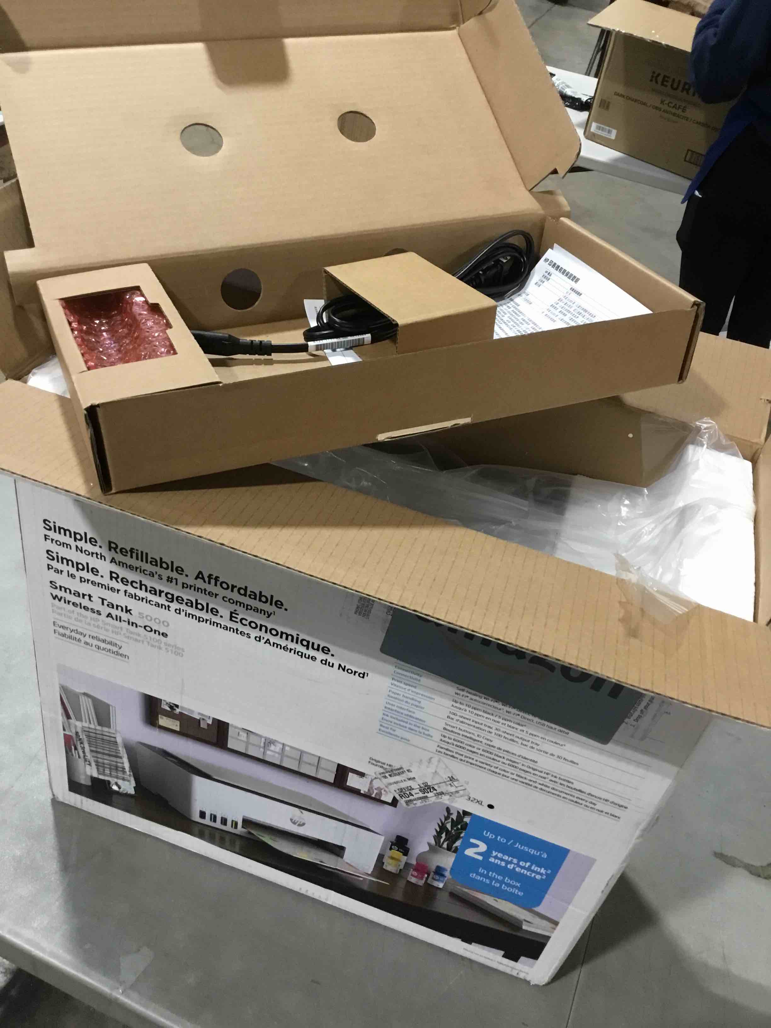 https://s3.amazonaws.com/lotting-images-prod/bidfta/BLU6351472_1714492426412.jpeg