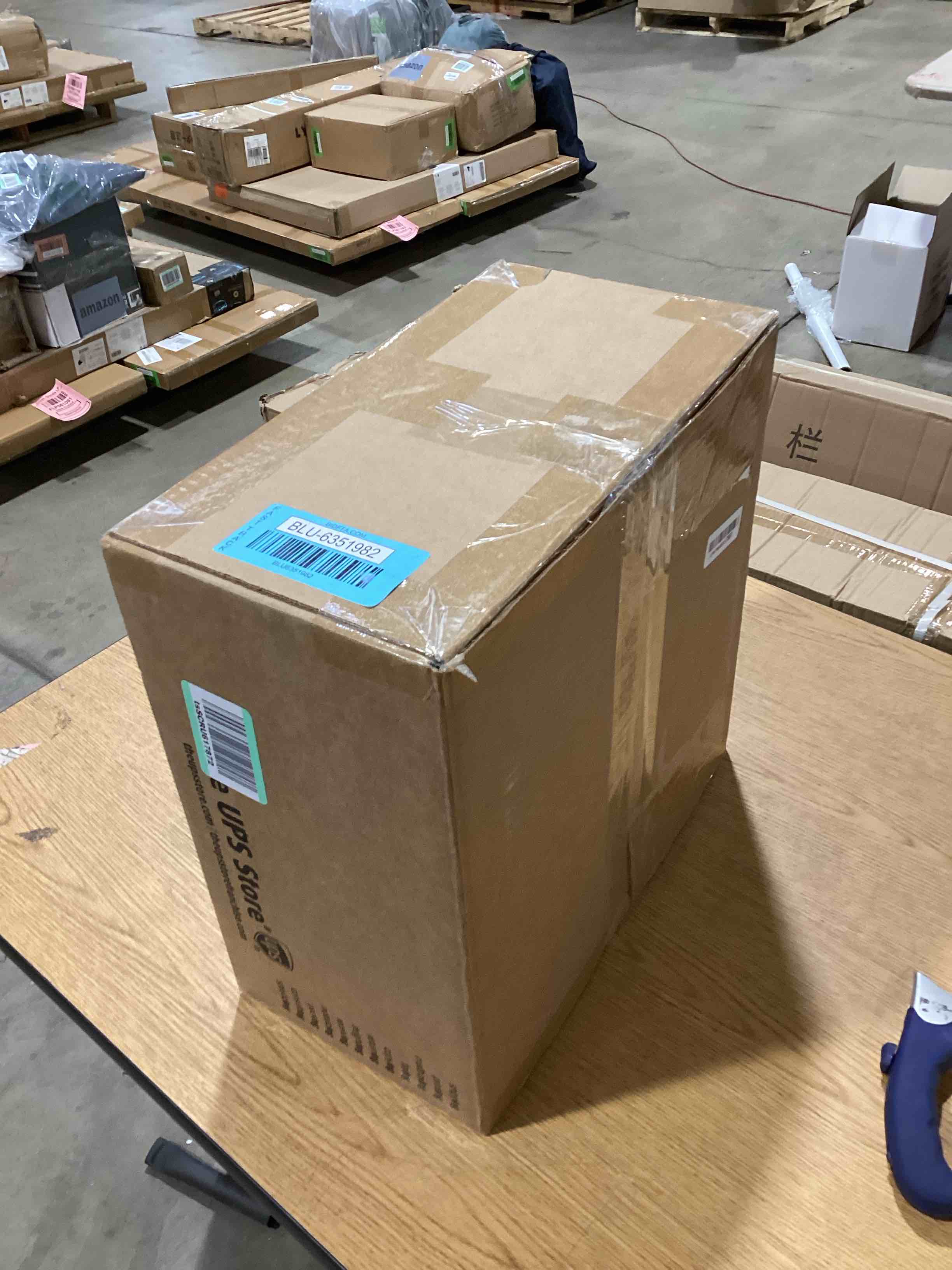 https://s3.amazonaws.com/lotting-images-prod/bidfta/BLU6351982_1717672320236.jpeg