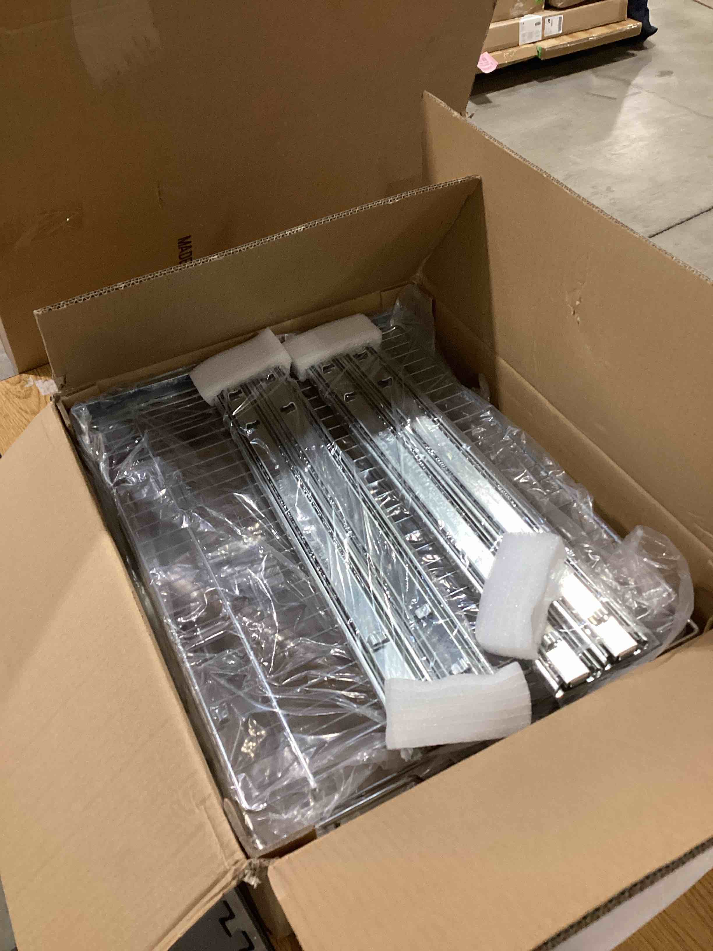 https://s3.amazonaws.com/lotting-images-prod/bidfta/BLU6351991_1717675602184.jpeg