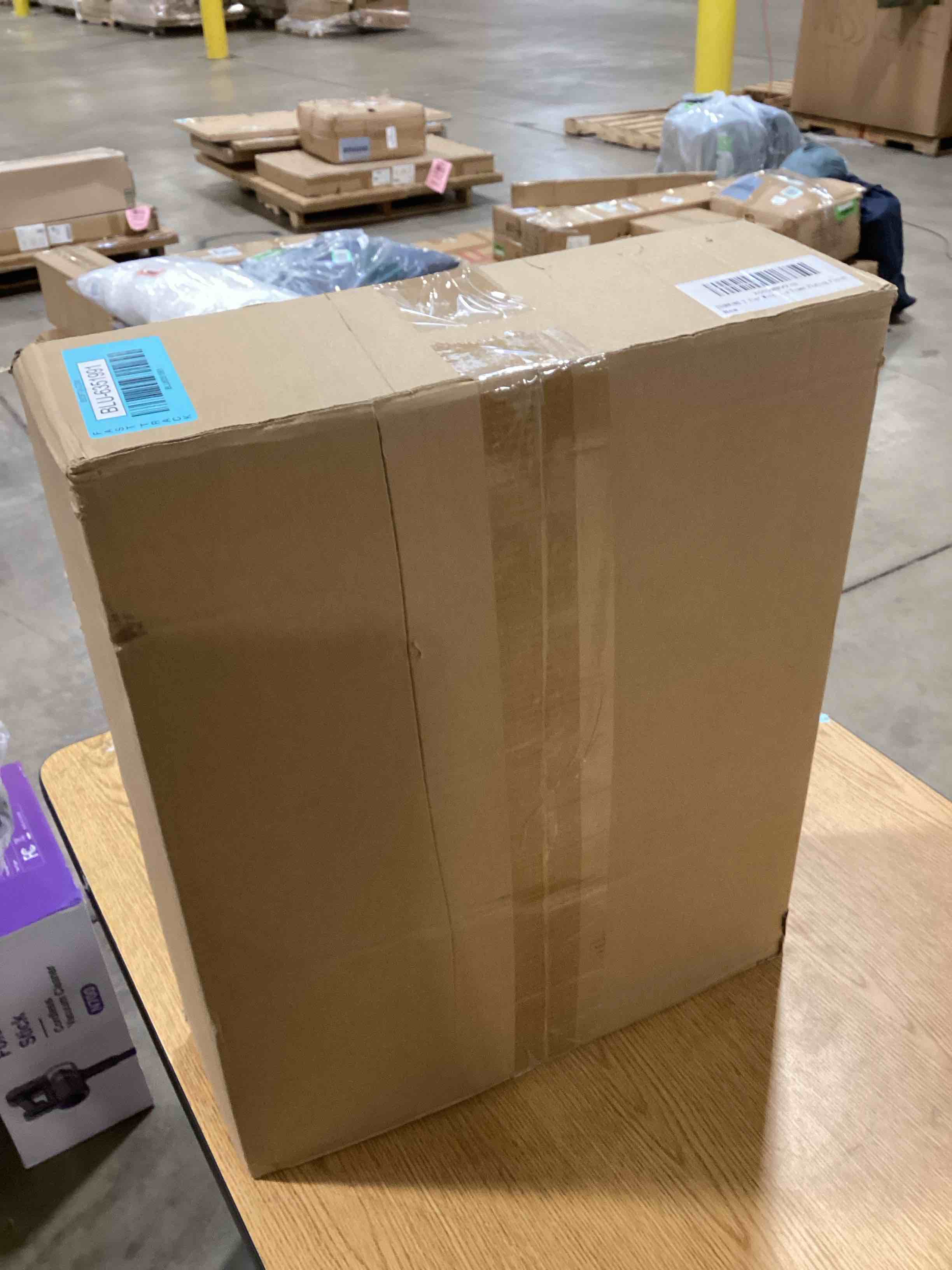 https://s3.amazonaws.com/lotting-images-prod/bidfta/BLU6351991_1717675805799.jpeg