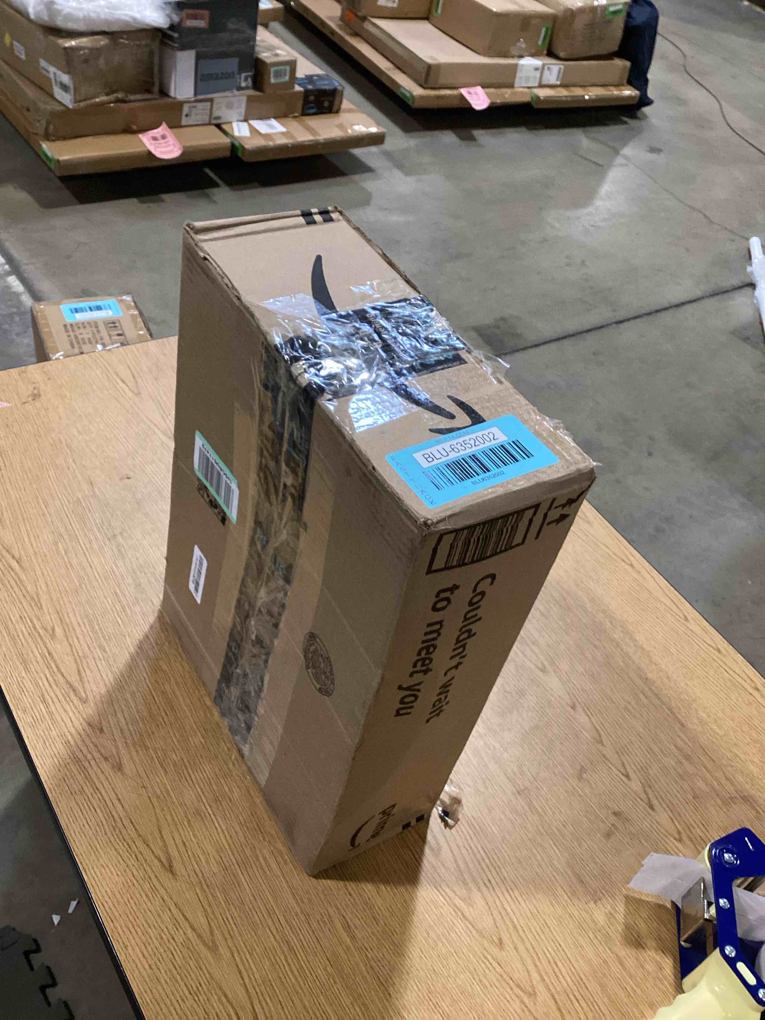 https://s3.amazonaws.com/lotting-images-prod/bidfta/BLU6352002_1717678374644.jpeg