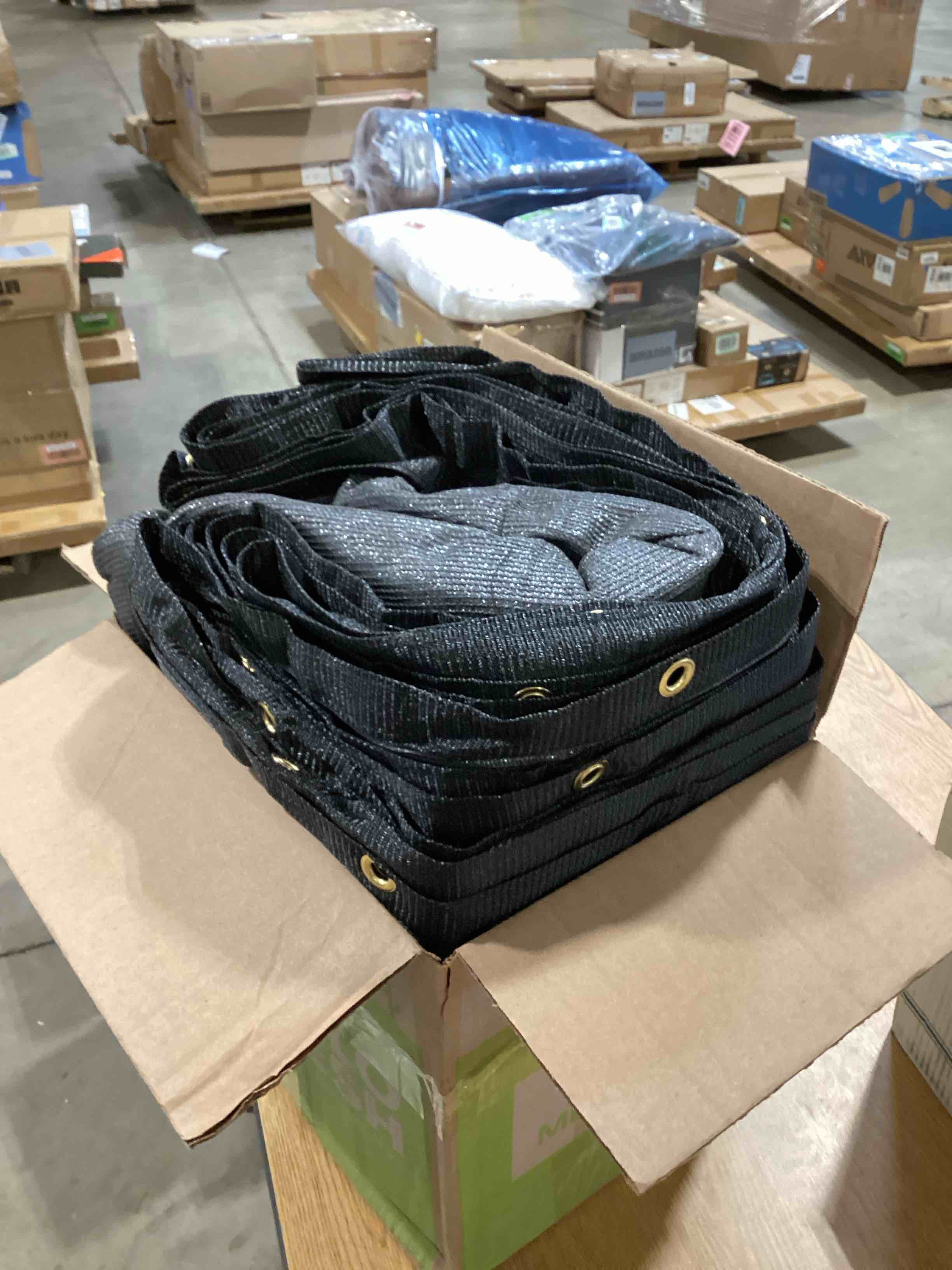 https://s3.amazonaws.com/lotting-images-prod/bidfta/BLU6352009_1717688402838.jpeg