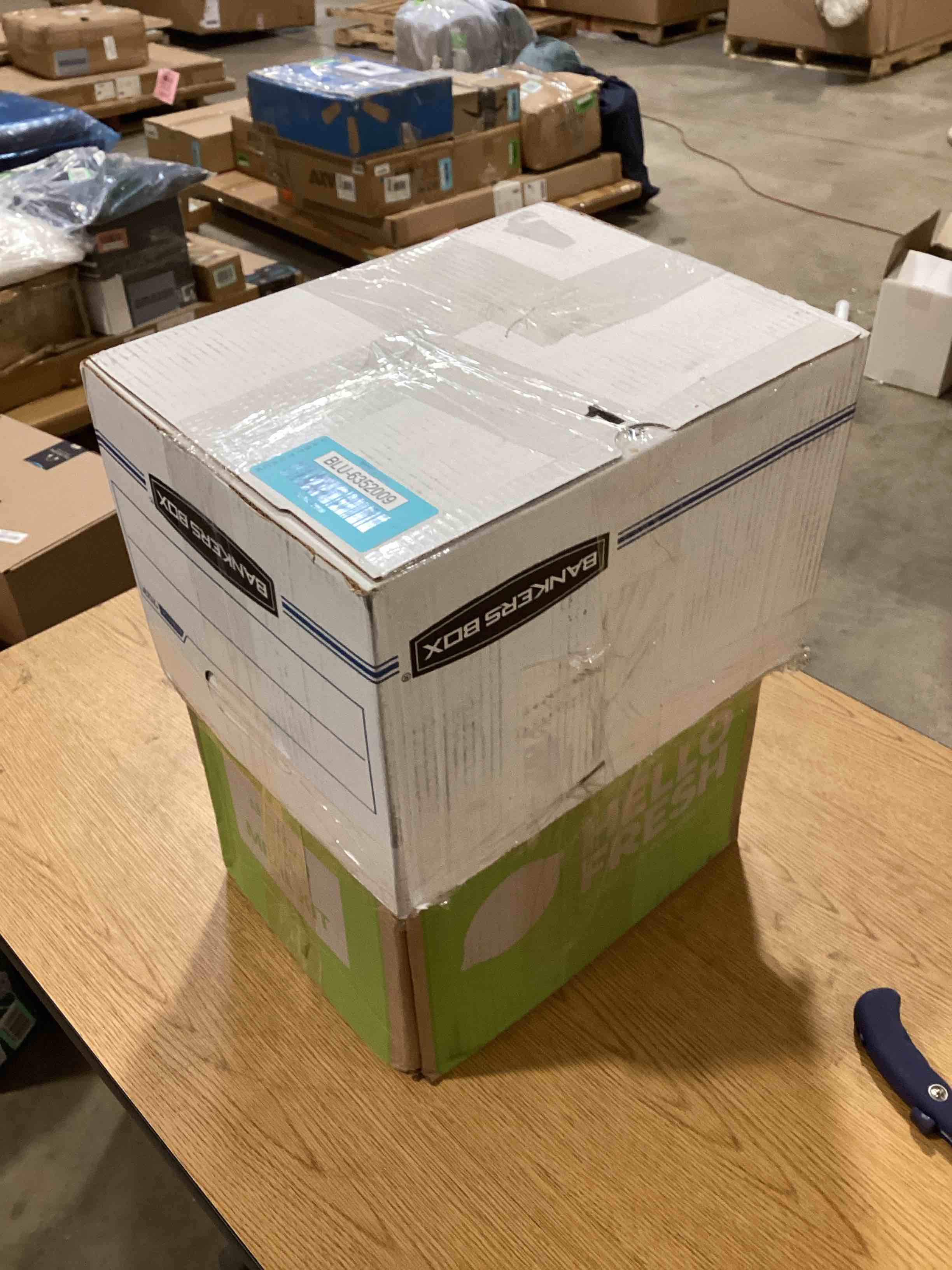https://s3.amazonaws.com/lotting-images-prod/bidfta/BLU6352009_1717688556779.jpeg