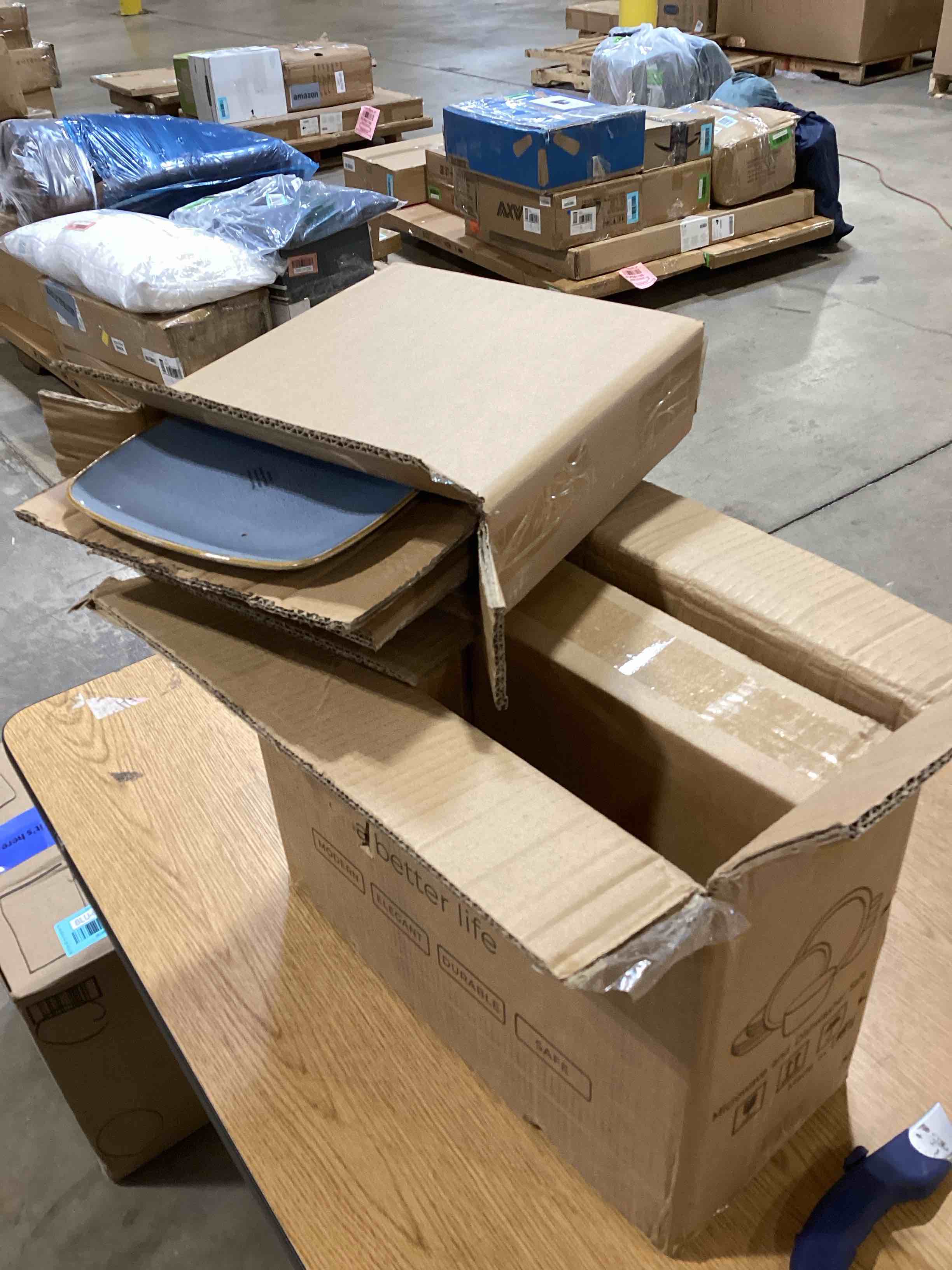 https://s3.amazonaws.com/lotting-images-prod/bidfta/BLU6352013_1717689634008.jpeg