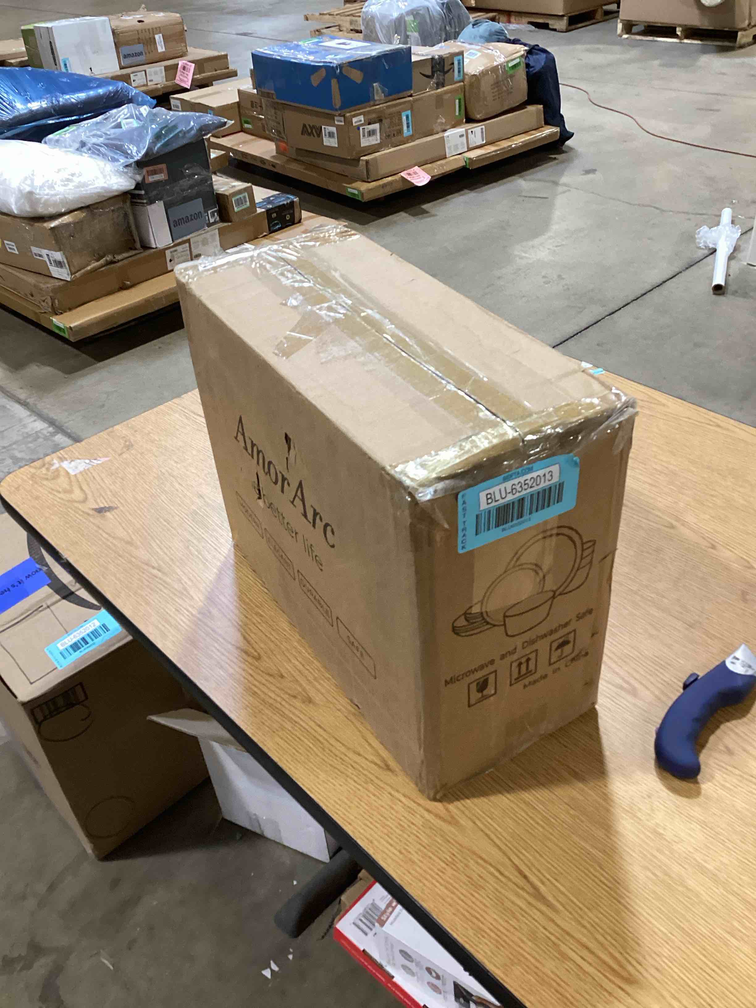 https://s3.amazonaws.com/lotting-images-prod/bidfta/BLU6352013_1717689674029.jpeg
