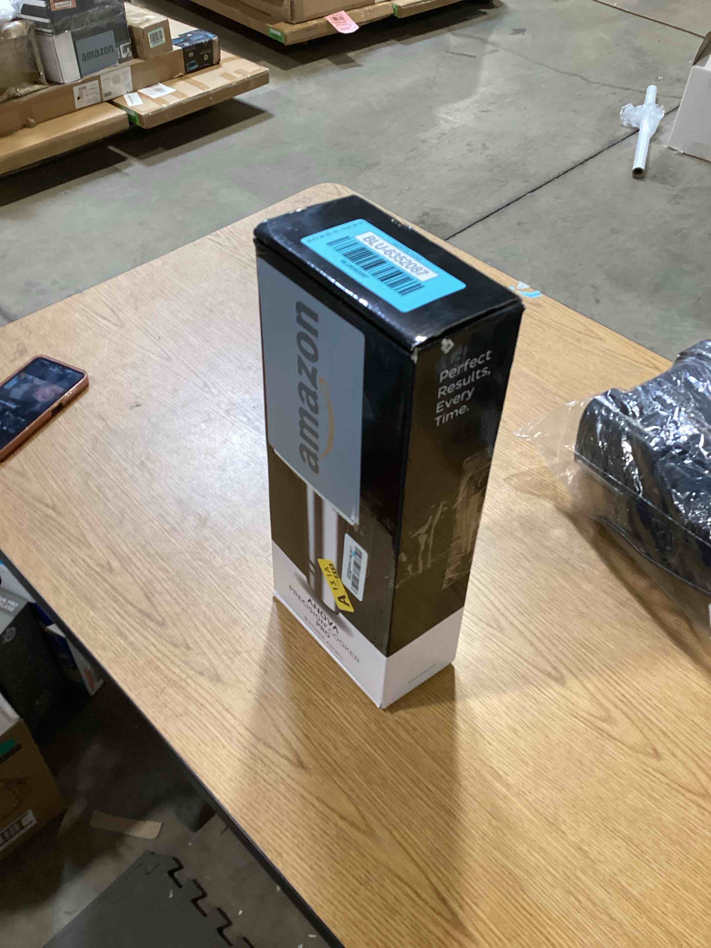 https://s3.amazonaws.com/lotting-images-prod/bidfta/BLU6352087_1717704404835.jpeg
