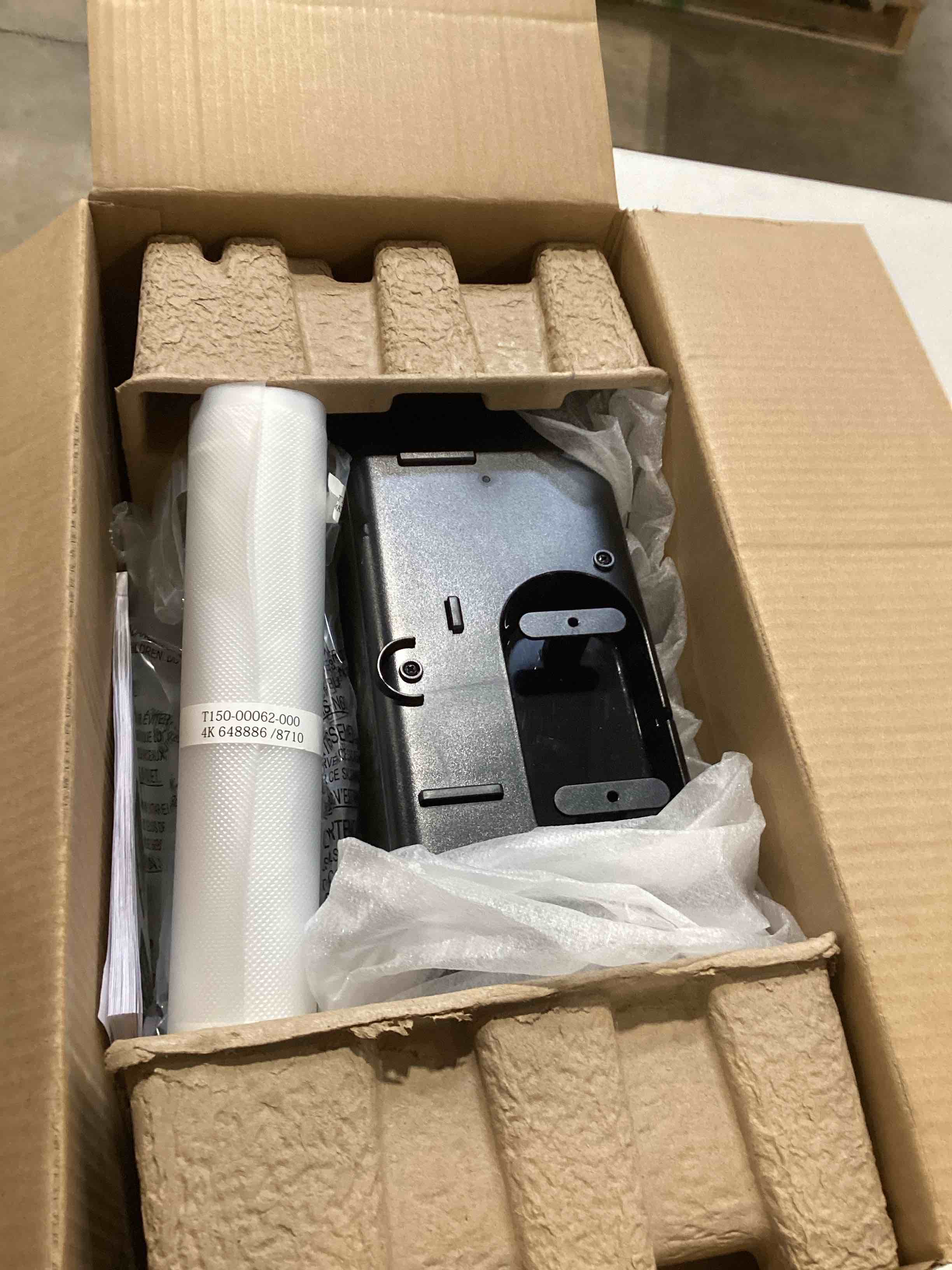https://s3.amazonaws.com/lotting-images-prod/bidfta/BLU6352119_1717780976259.jpeg