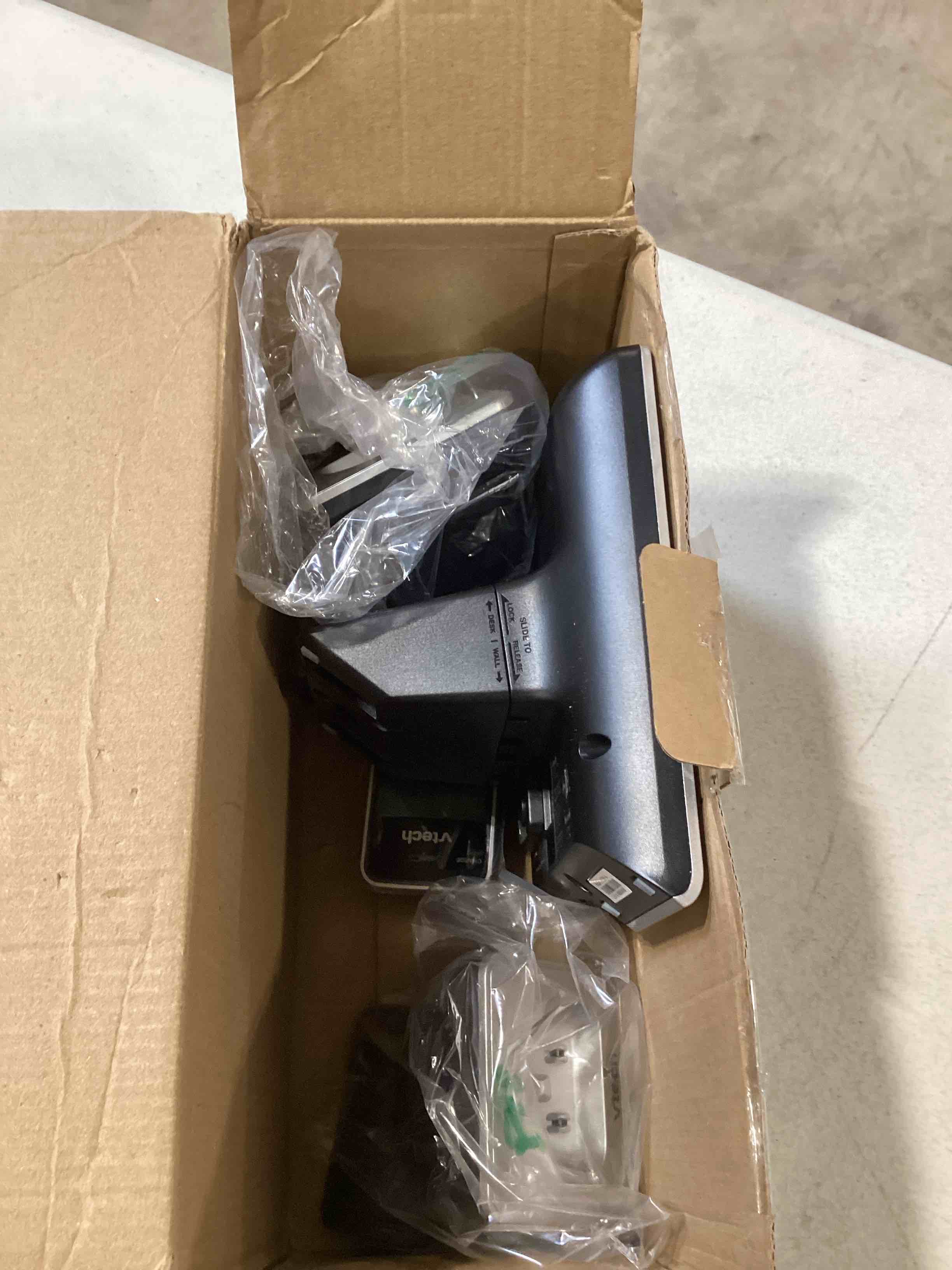 https://s3.amazonaws.com/lotting-images-prod/bidfta/BLU6352133_1717783339774.jpeg