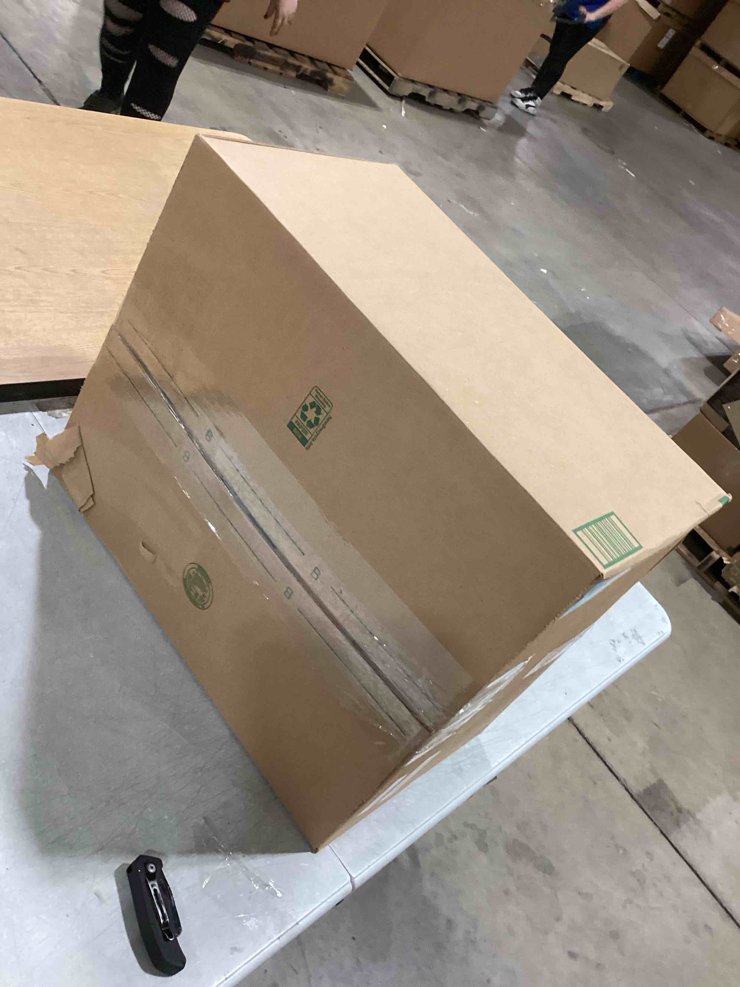 https://s3.amazonaws.com/lotting-images-prod/bidfta/BLU6352789_1718649997332.jpeg