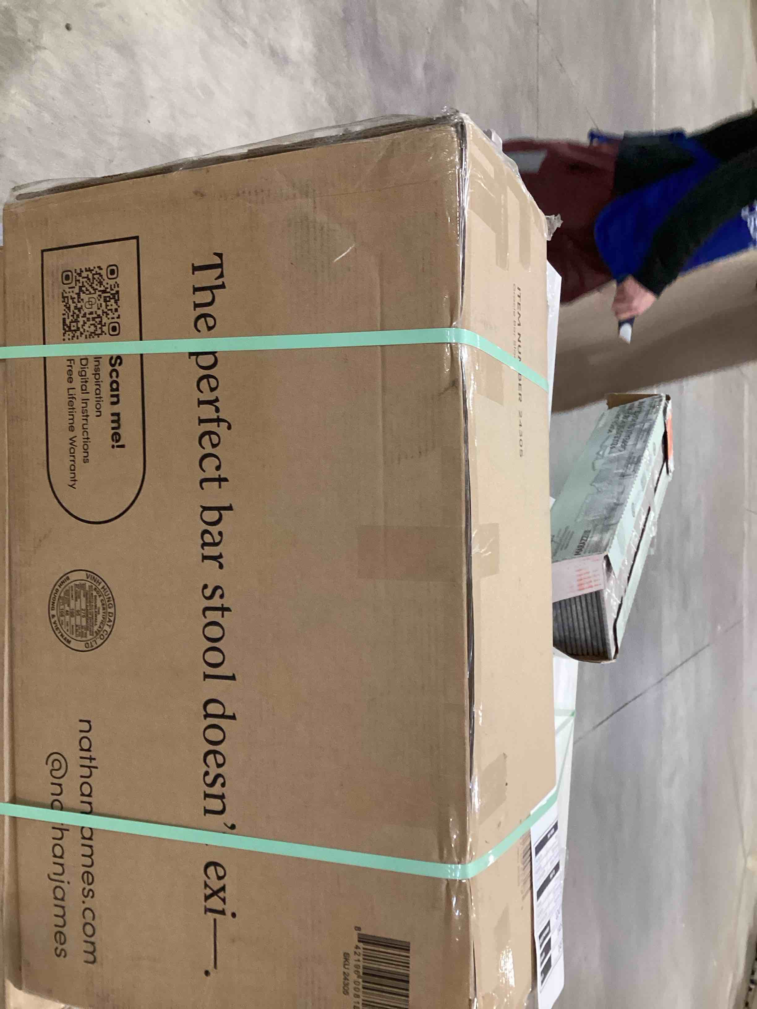 https://s3.amazonaws.com/lotting-images-prod/bidfta/BLU6353079_1715788610490.jpeg