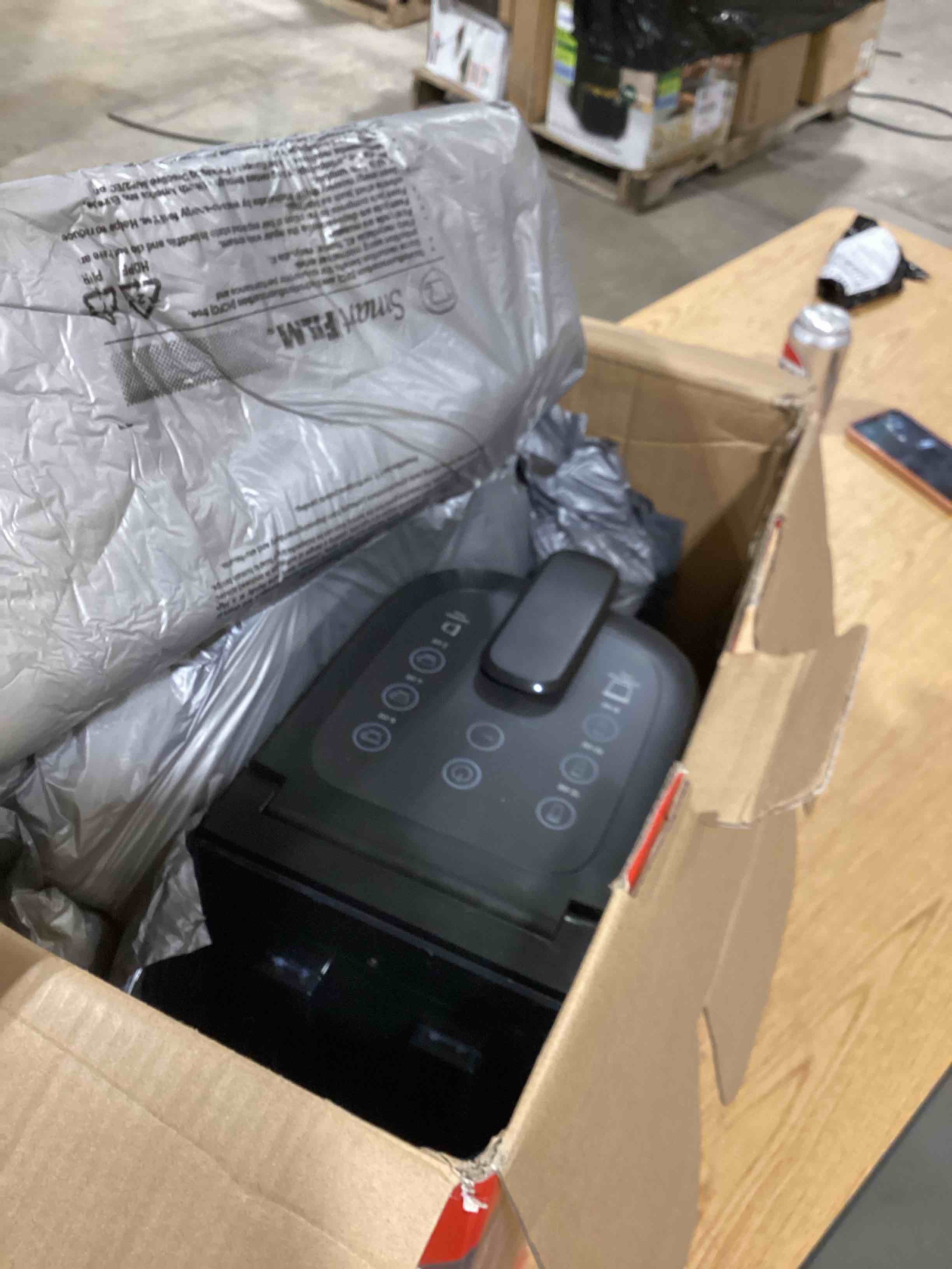 https://s3.amazonaws.com/lotting-images-prod/bidfta/BLU6353450_1716895716580.jpeg