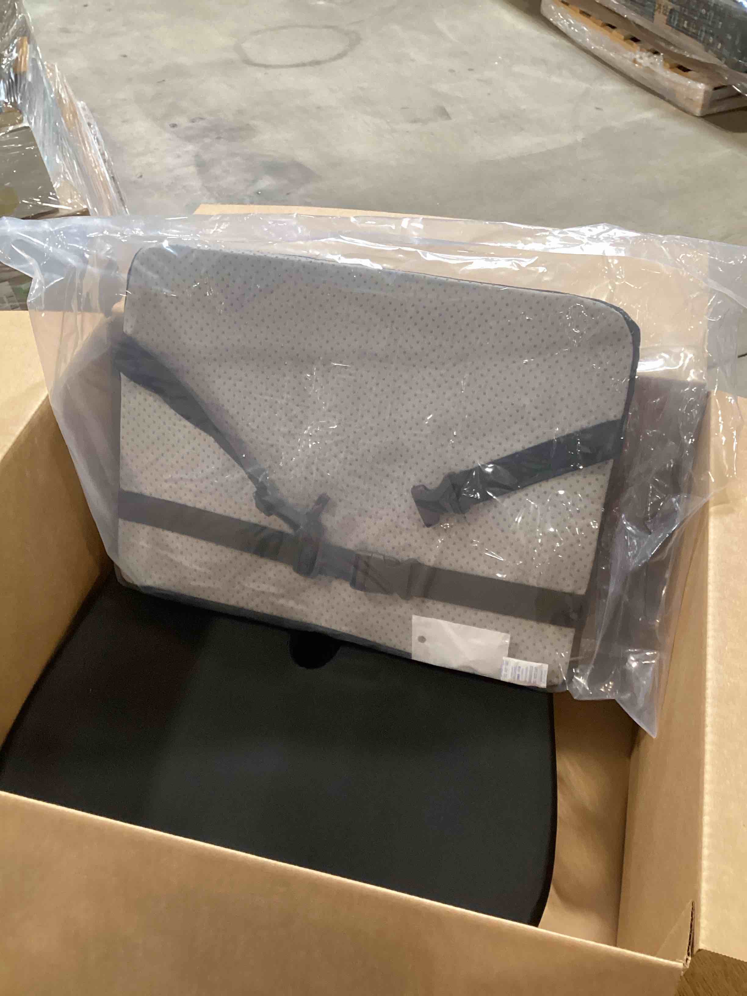 https://s3.amazonaws.com/lotting-images-prod/bidfta/BLU6353868_1717013591070.jpeg