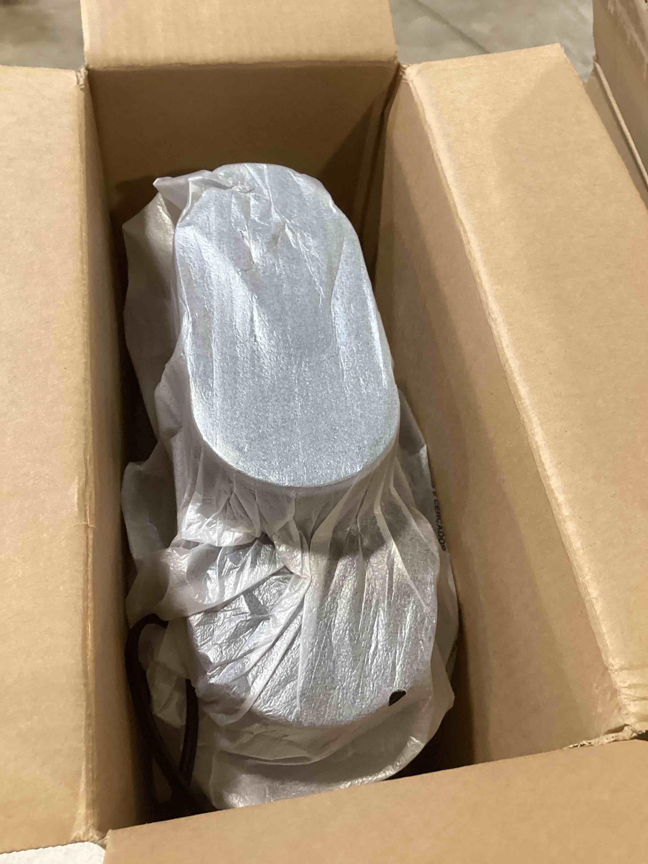https://s3.amazonaws.com/lotting-images-prod/bidfta/BLU6354413_1717766653087.jpeg