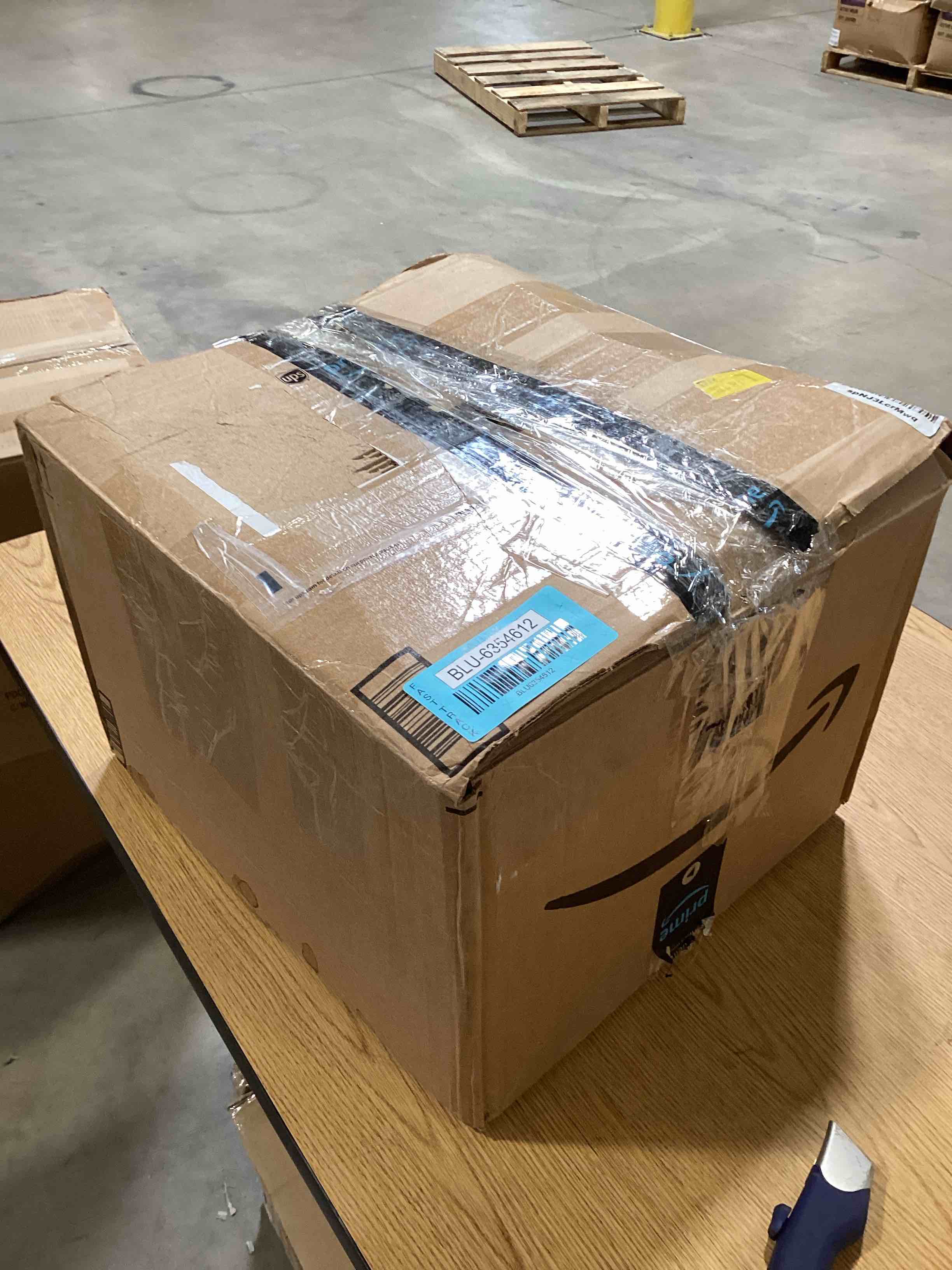 https://s3.amazonaws.com/lotting-images-prod/bidfta/BLU6354612_1714157171125.jpeg