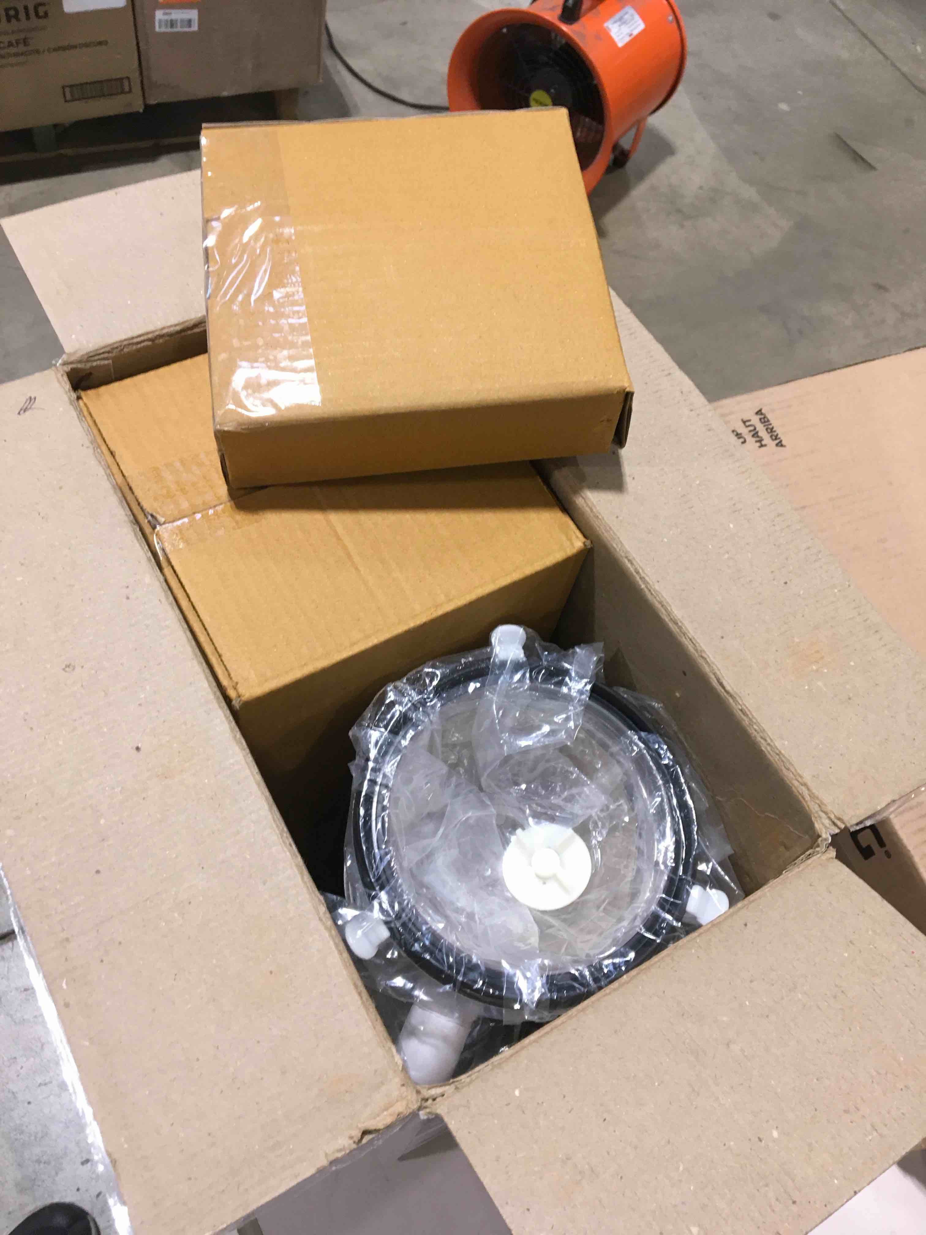 https://s3.amazonaws.com/lotting-images-prod/bidfta/BLU6355338_1718651304424.jpeg