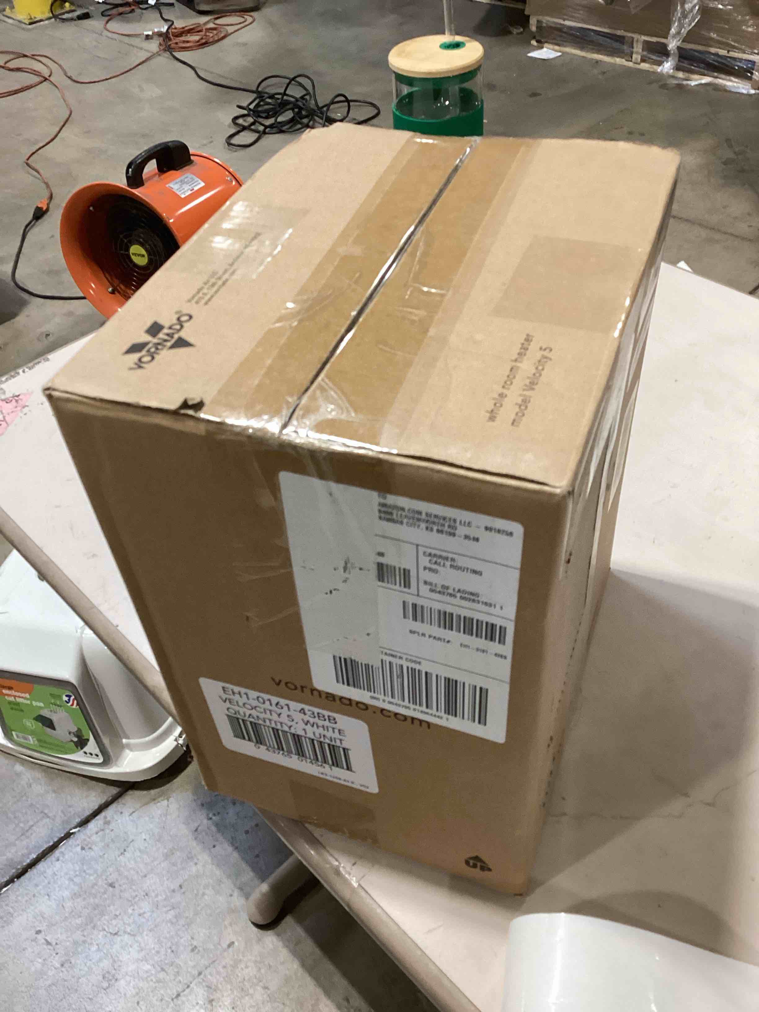 https://s3.amazonaws.com/lotting-images-prod/bidfta/BLU6355860_1719330785638.jpeg
