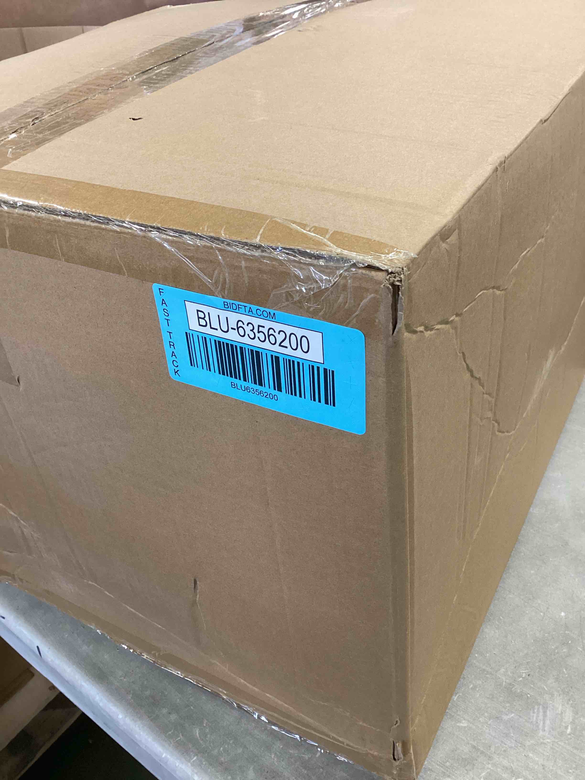 https://s3.amazonaws.com/lotting-images-prod/bidfta/BLU6356200_1711554110106.jpeg
