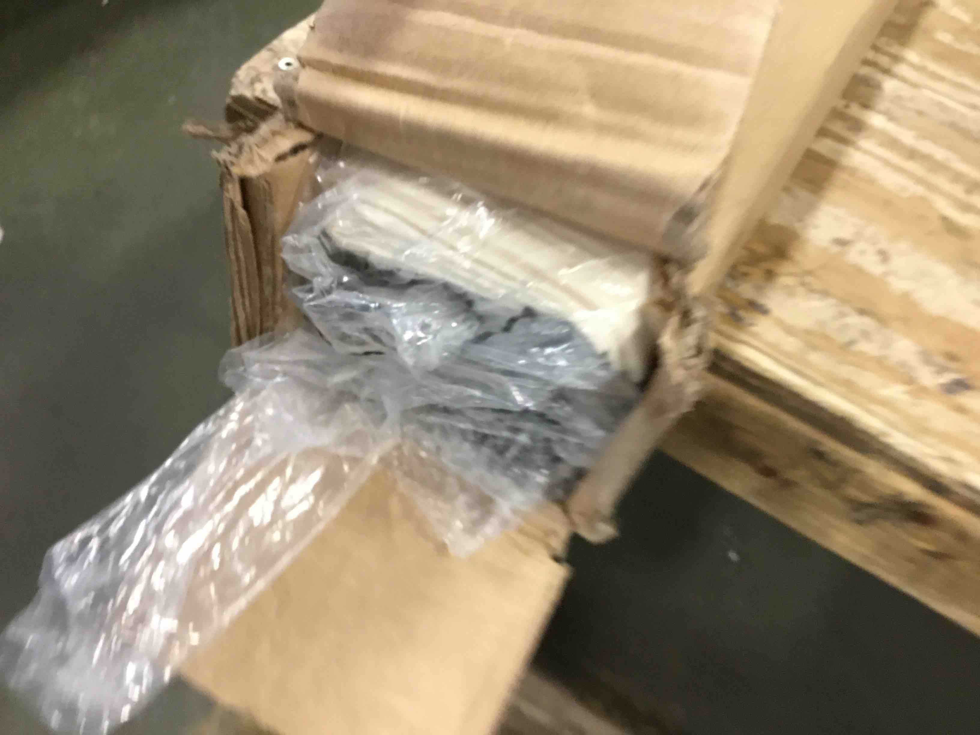 https://s3.amazonaws.com/lotting-images-prod/bidfta/BLU6357946_1711716835594.jpeg