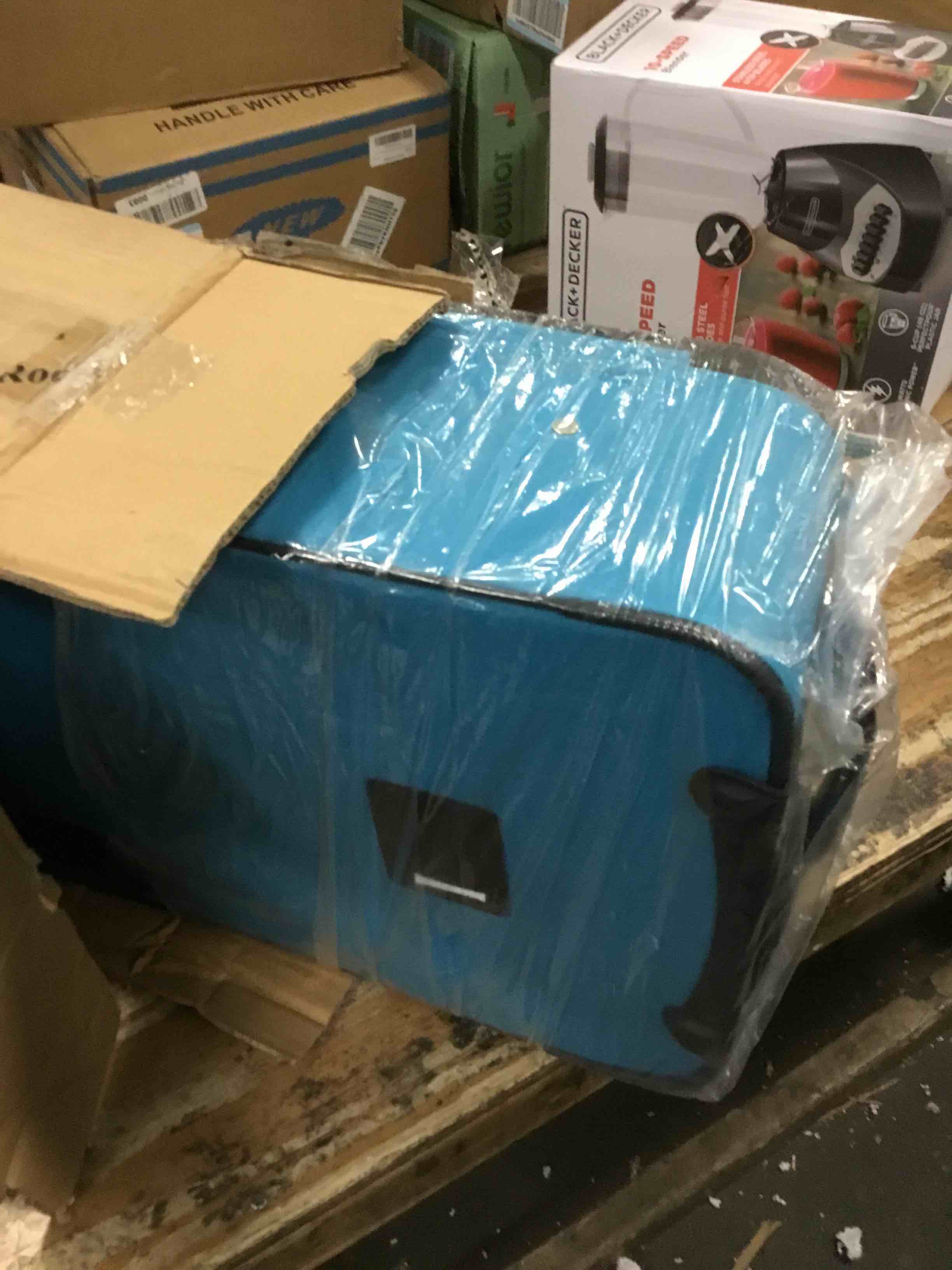 https://s3.amazonaws.com/lotting-images-prod/bidfta/BLU6358708_1712149711224.jpeg