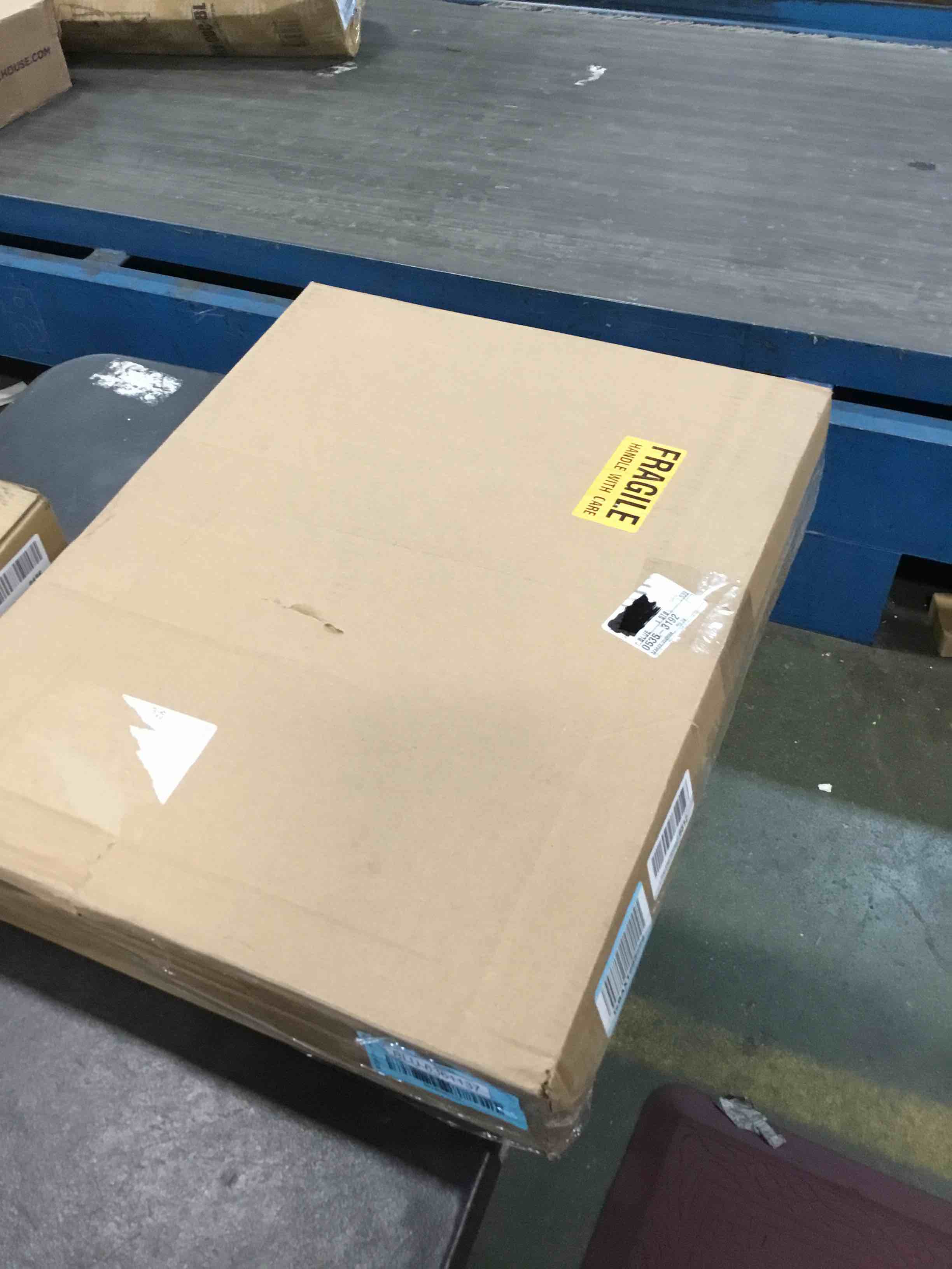 https://s3.amazonaws.com/lotting-images-prod/bidfta/BLU6361137_1712068307125.jpeg
