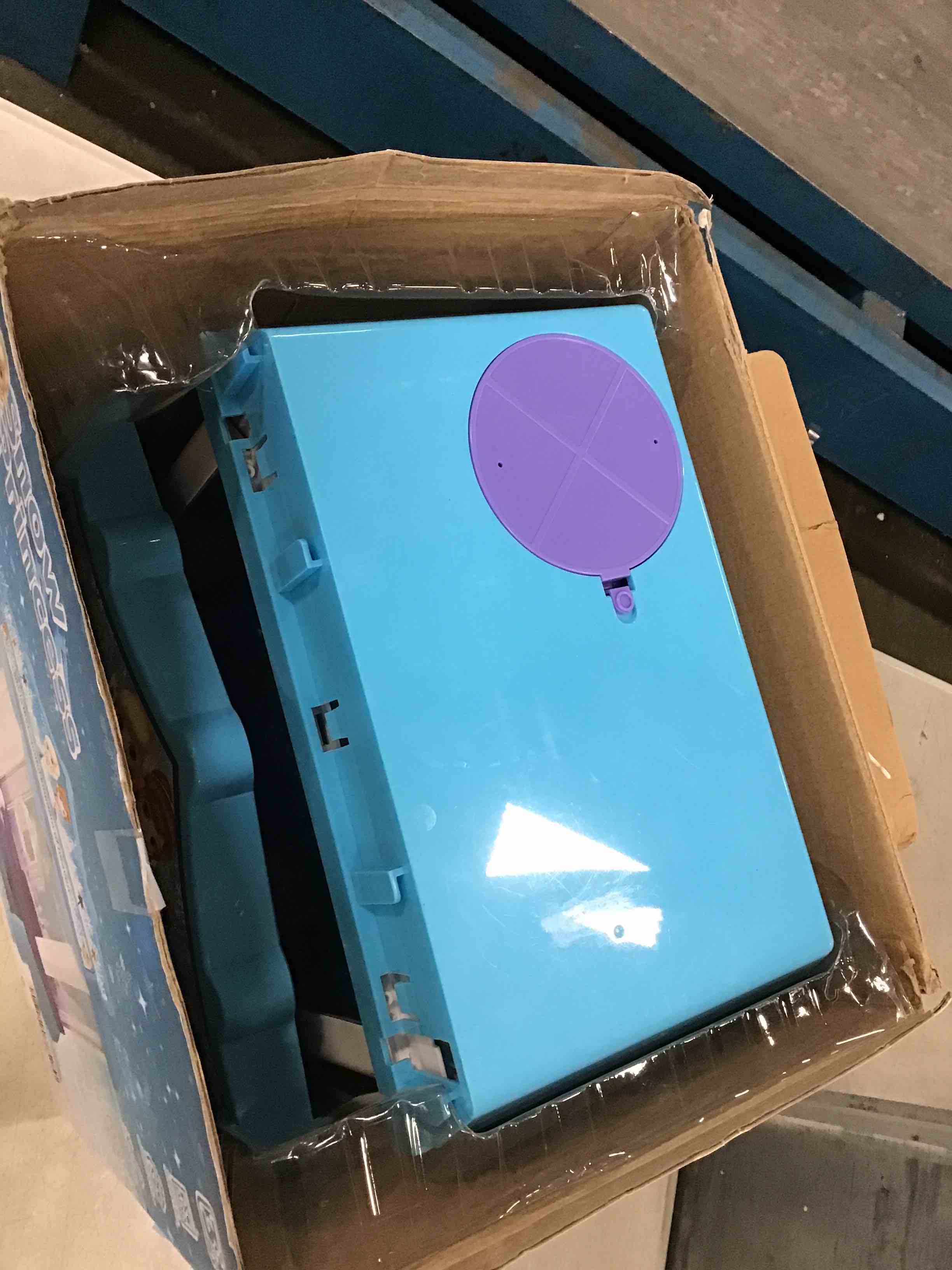 https://s3.amazonaws.com/lotting-images-prod/bidfta/BLU6361889_1712414196644.jpeg