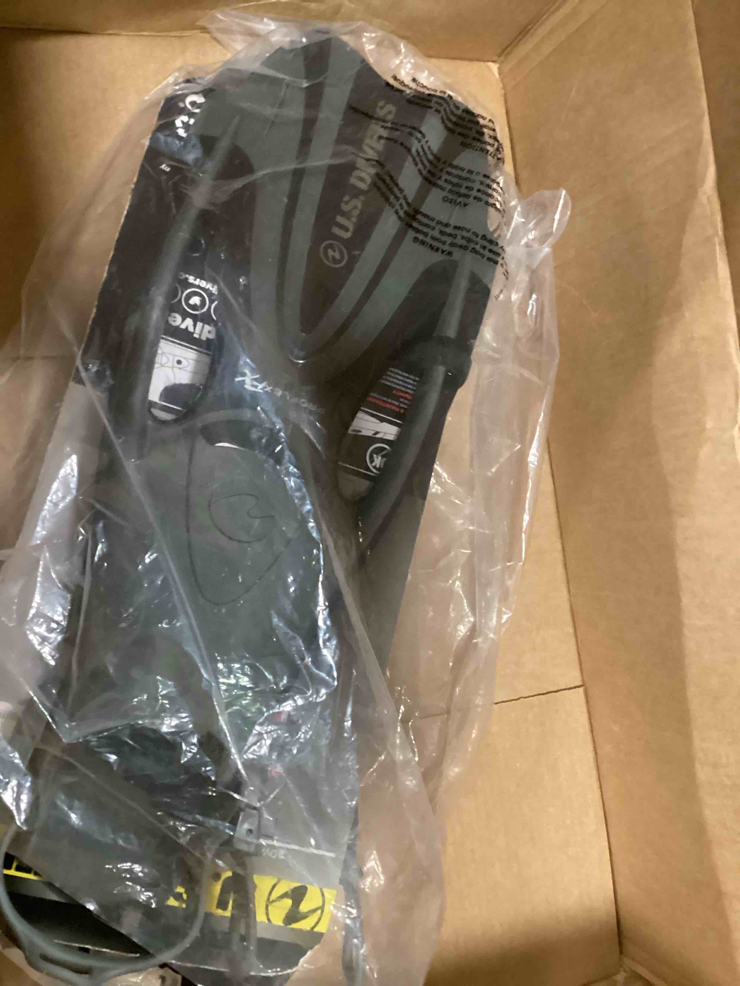 https://s3.amazonaws.com/lotting-images-prod/bidfta/BLU6364602_1712068260301.jpeg