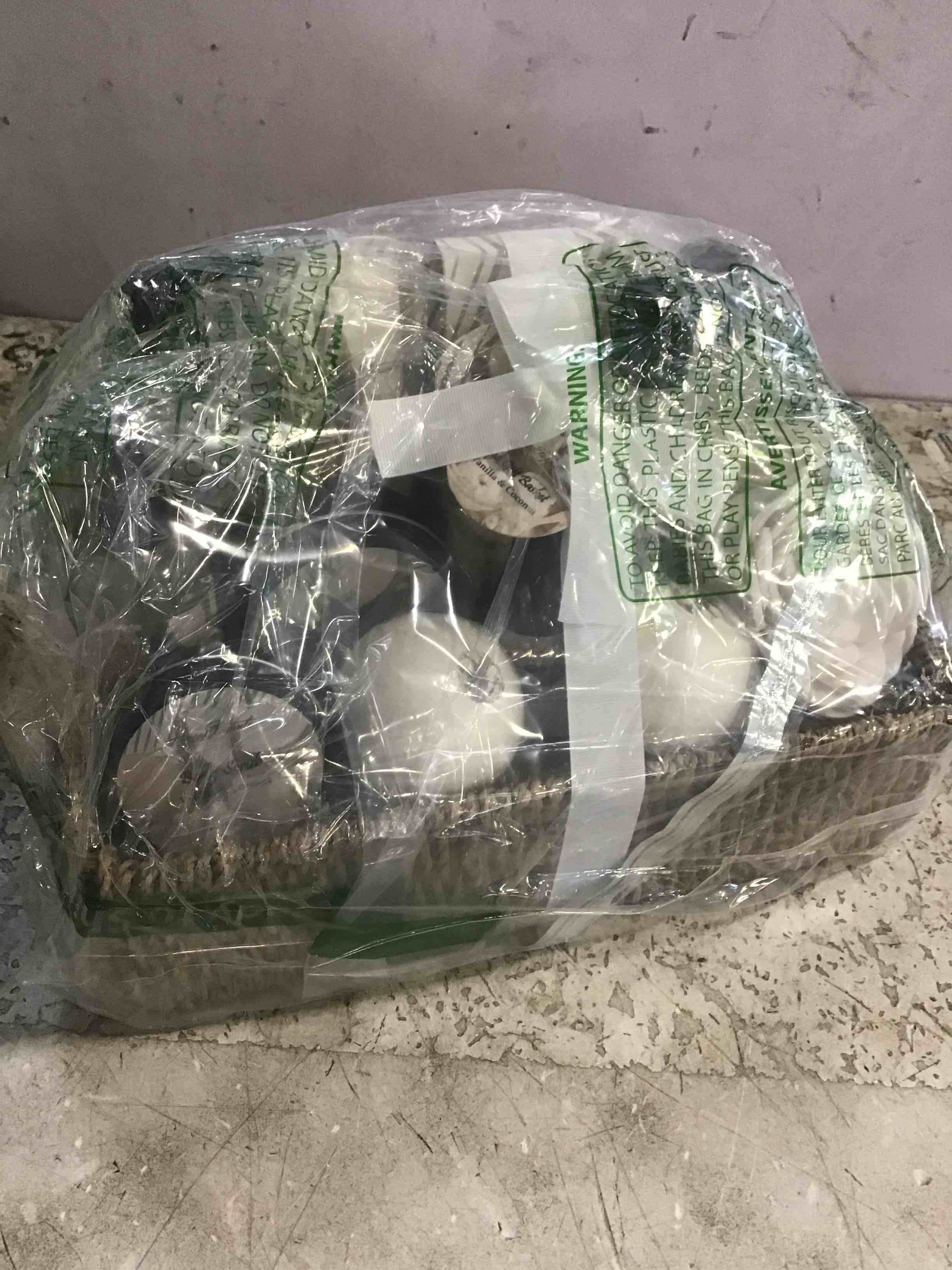 https://s3.amazonaws.com/lotting-images-prod/bidfta/BLU6365673_1711633677054.jpeg