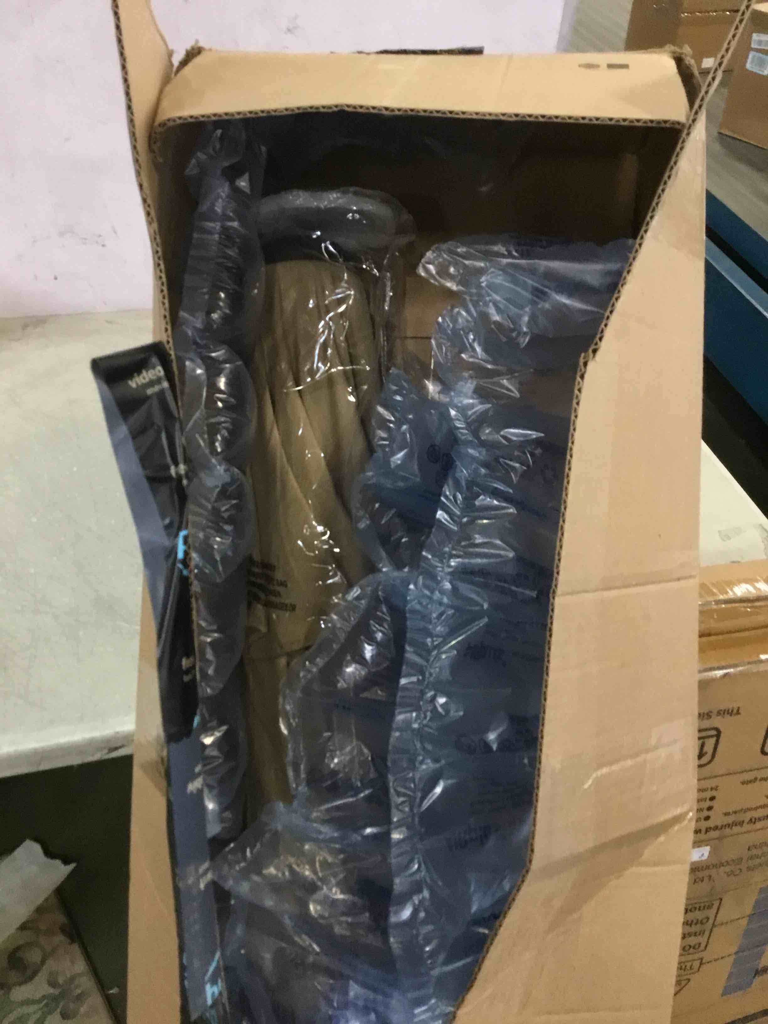 https://s3.amazonaws.com/lotting-images-prod/bidfta/BLU6366724_1711390374115.jpeg