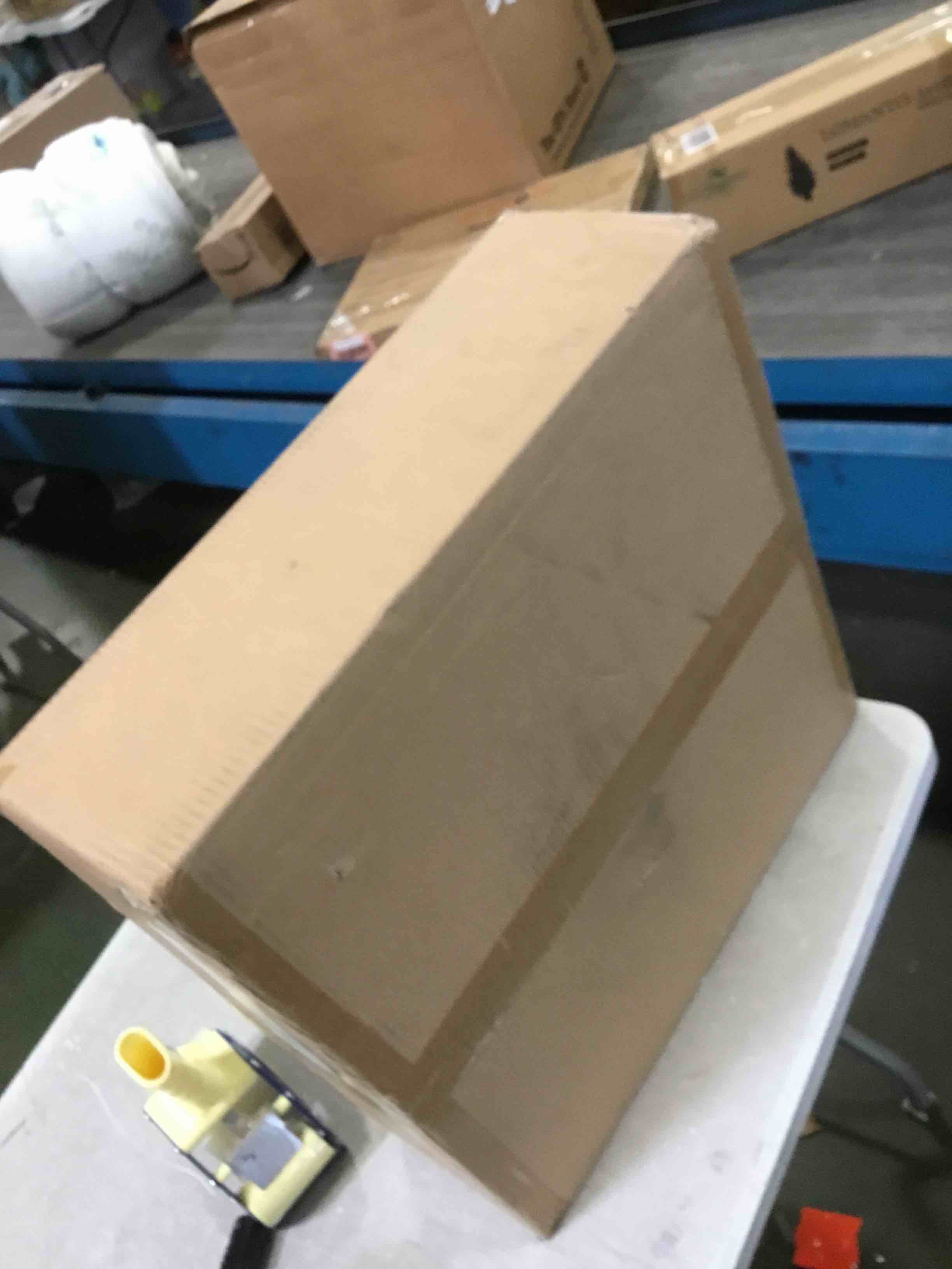 https://s3.amazonaws.com/lotting-images-prod/bidfta/BLU6367331_1711642245112.jpeg
