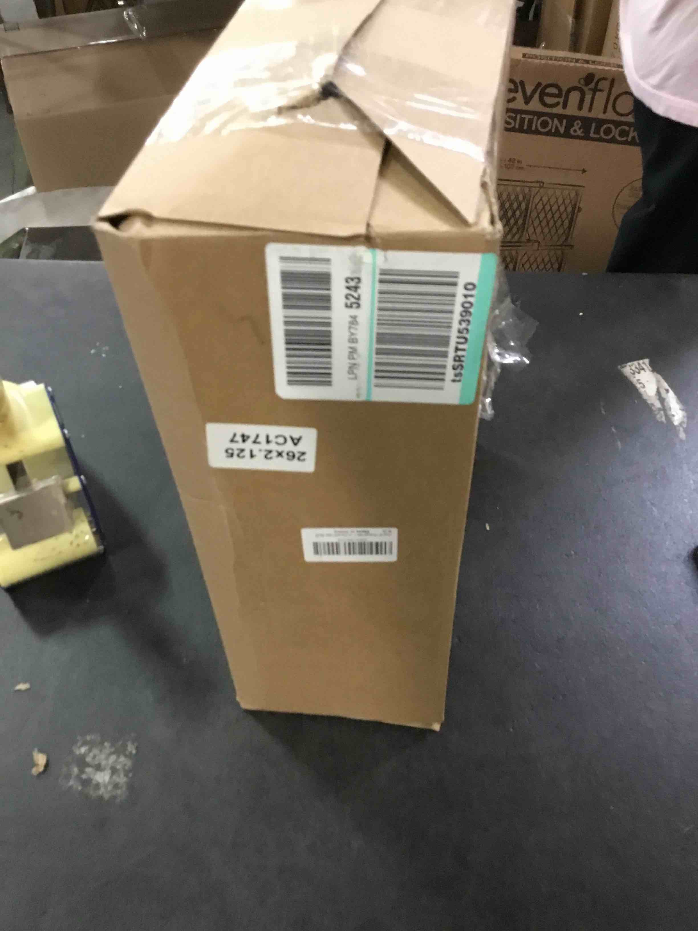 https://s3.amazonaws.com/lotting-images-prod/bidfta/BLU6367605_1711736174449.jpeg