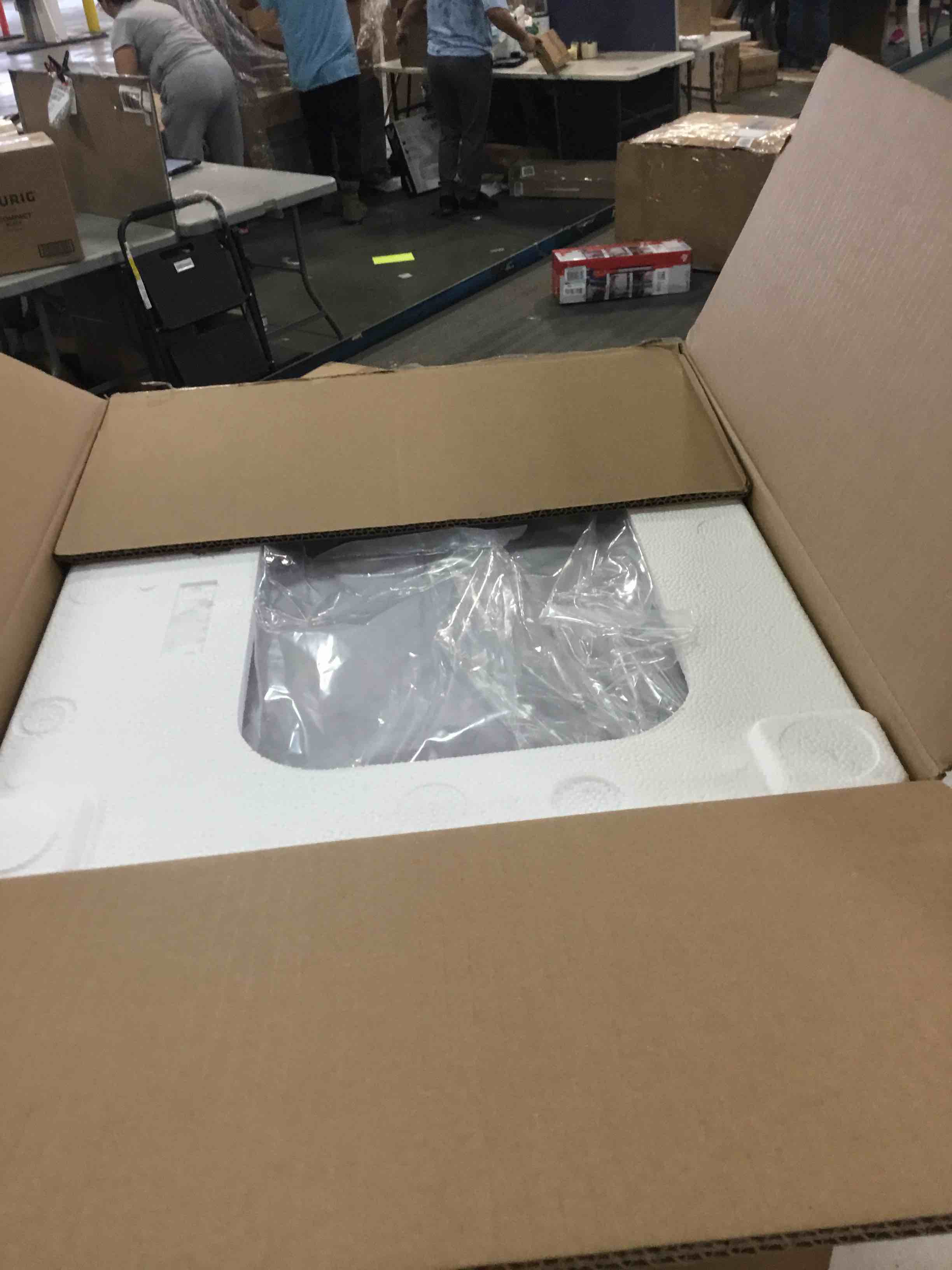 https://s3.amazonaws.com/lotting-images-prod/bidfta/BLU6367783_1711984362553.jpeg