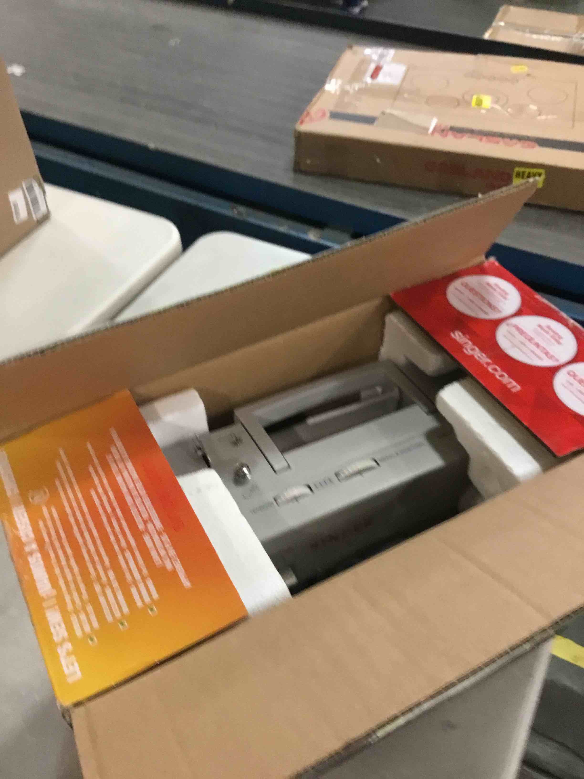 https://s3.amazonaws.com/lotting-images-prod/bidfta/BLU6367926_1712057985570.jpeg
