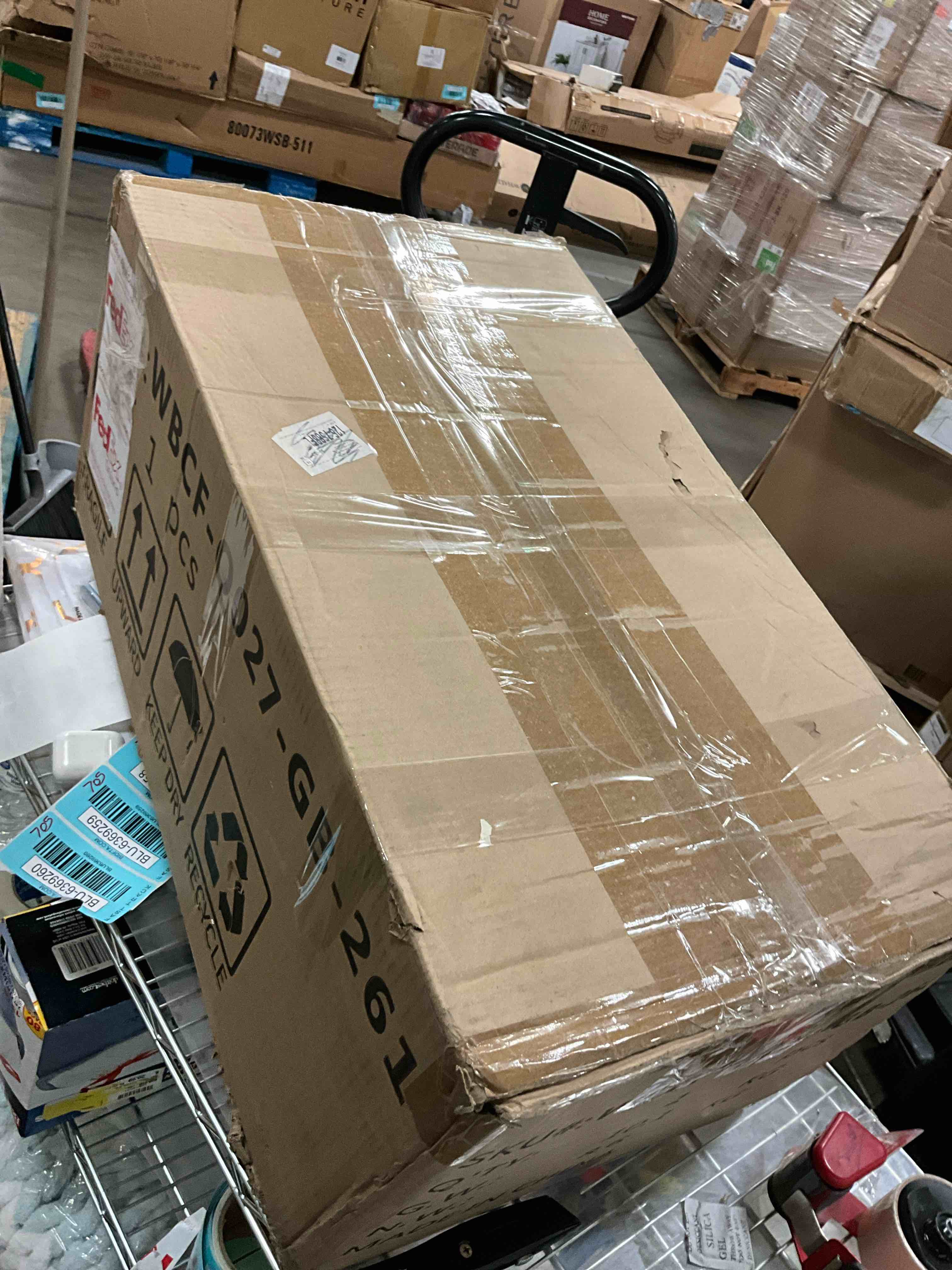 https://s3.amazonaws.com/lotting-images-prod/bidfta/BLU6369258_1714739312742.jpeg