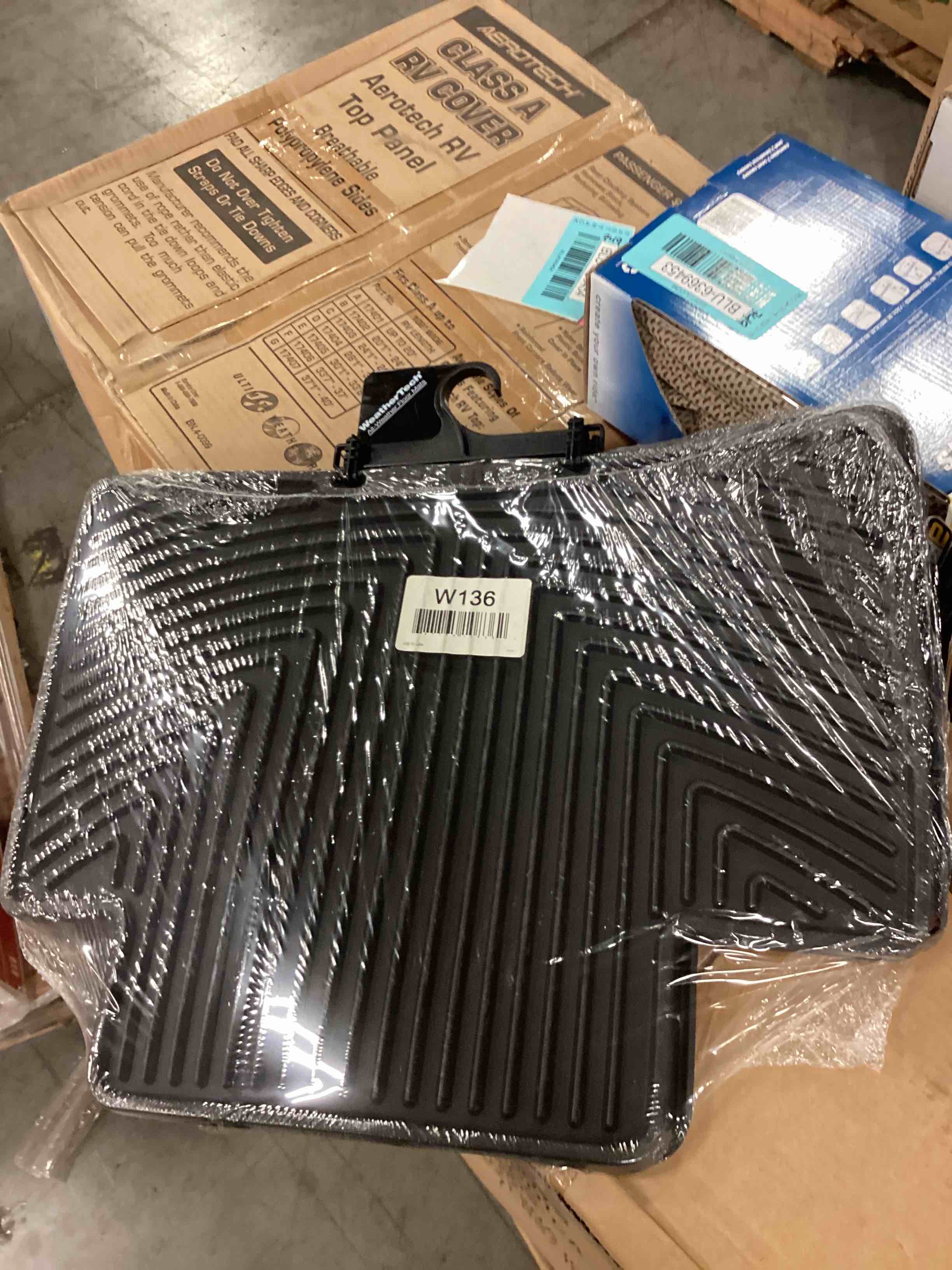 https://s3.amazonaws.com/lotting-images-prod/bidfta/BLU6369454_1715086035677.jpeg