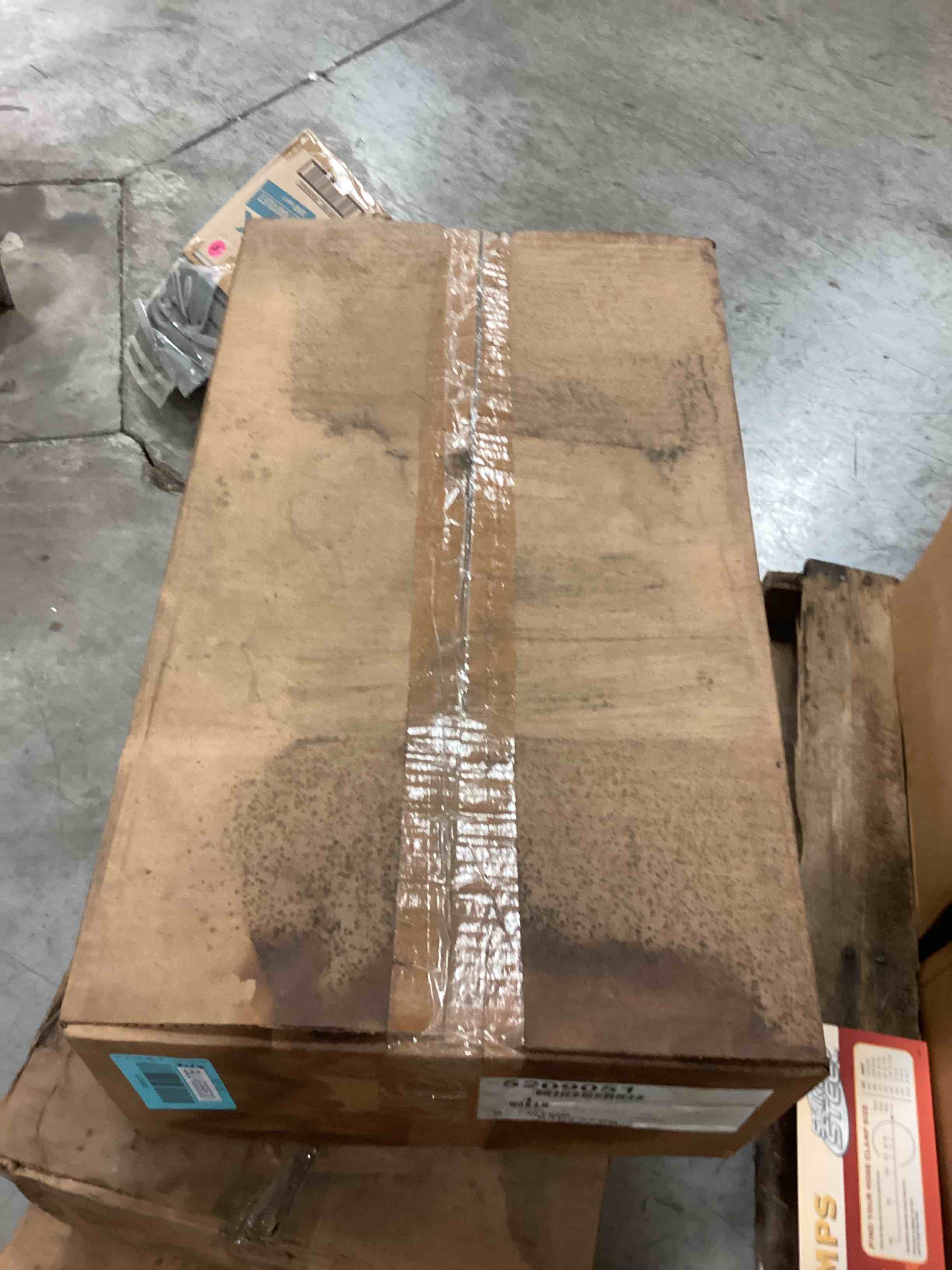 https://s3.amazonaws.com/lotting-images-prod/bidfta/BLU6369529_1715088975176.jpeg