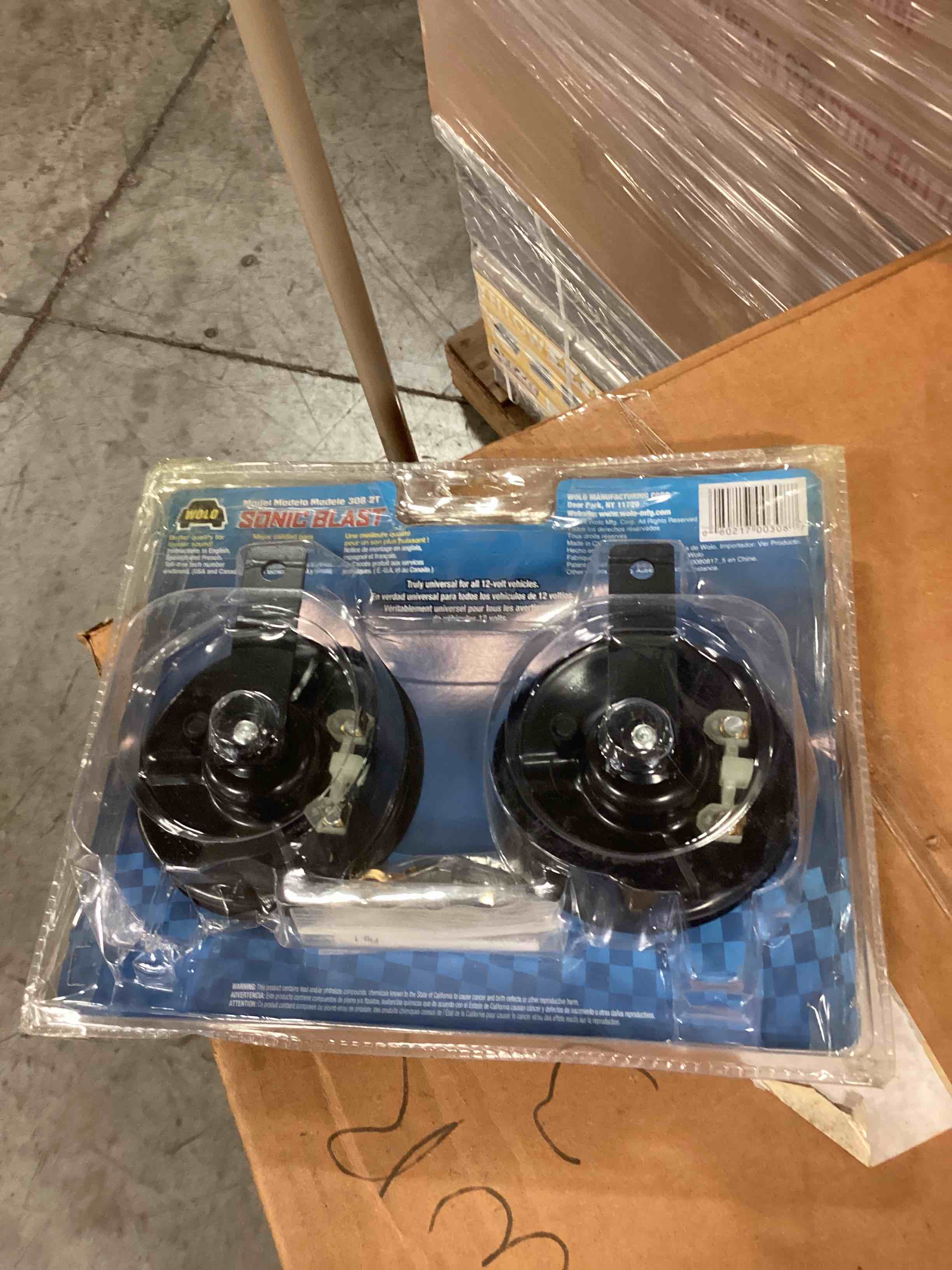 https://s3.amazonaws.com/lotting-images-prod/bidfta/BLU6369674_1715283633998.jpeg