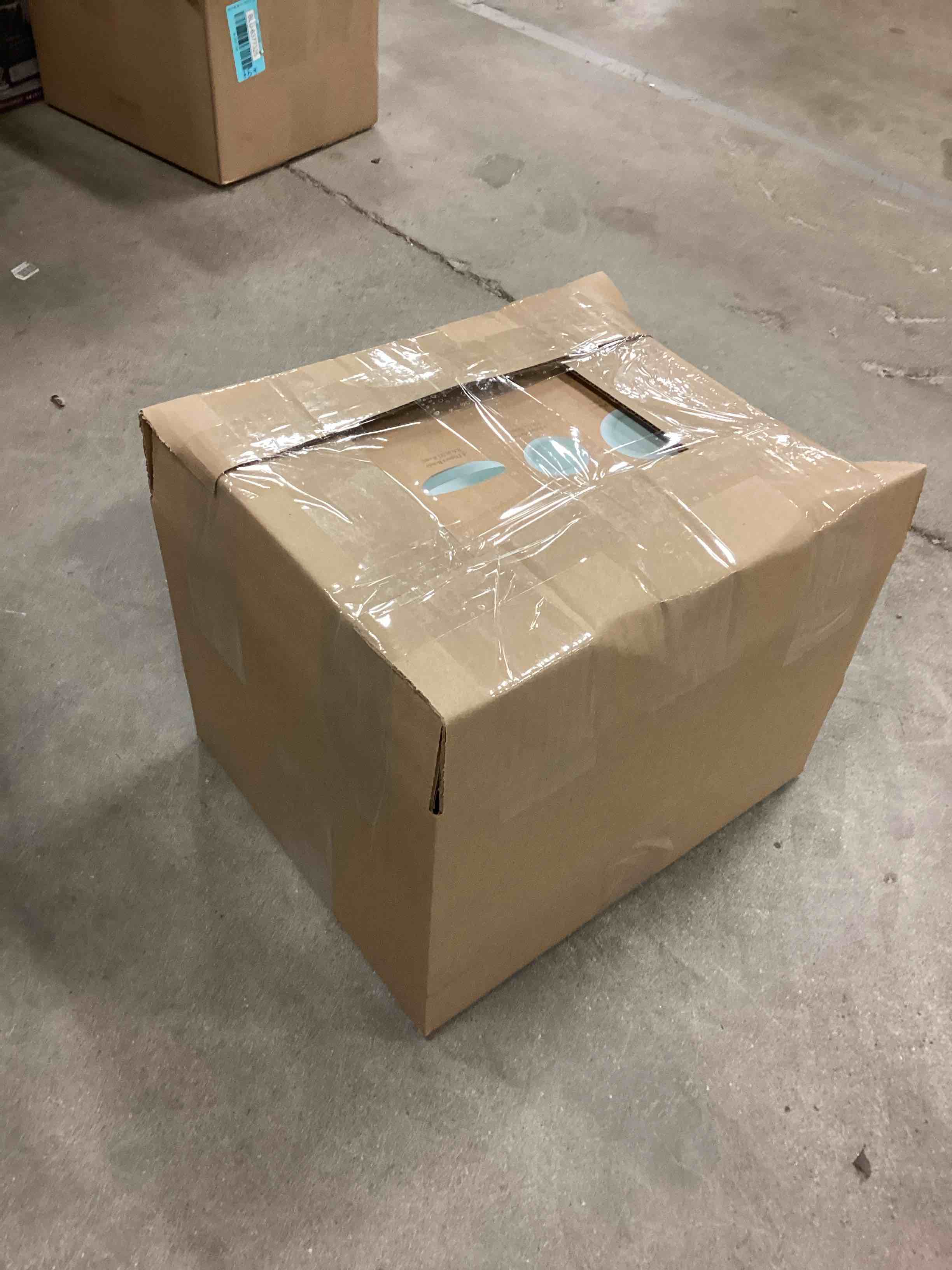 https://s3.amazonaws.com/lotting-images-prod/bidfta/BLU6377327_1715088080192.jpeg