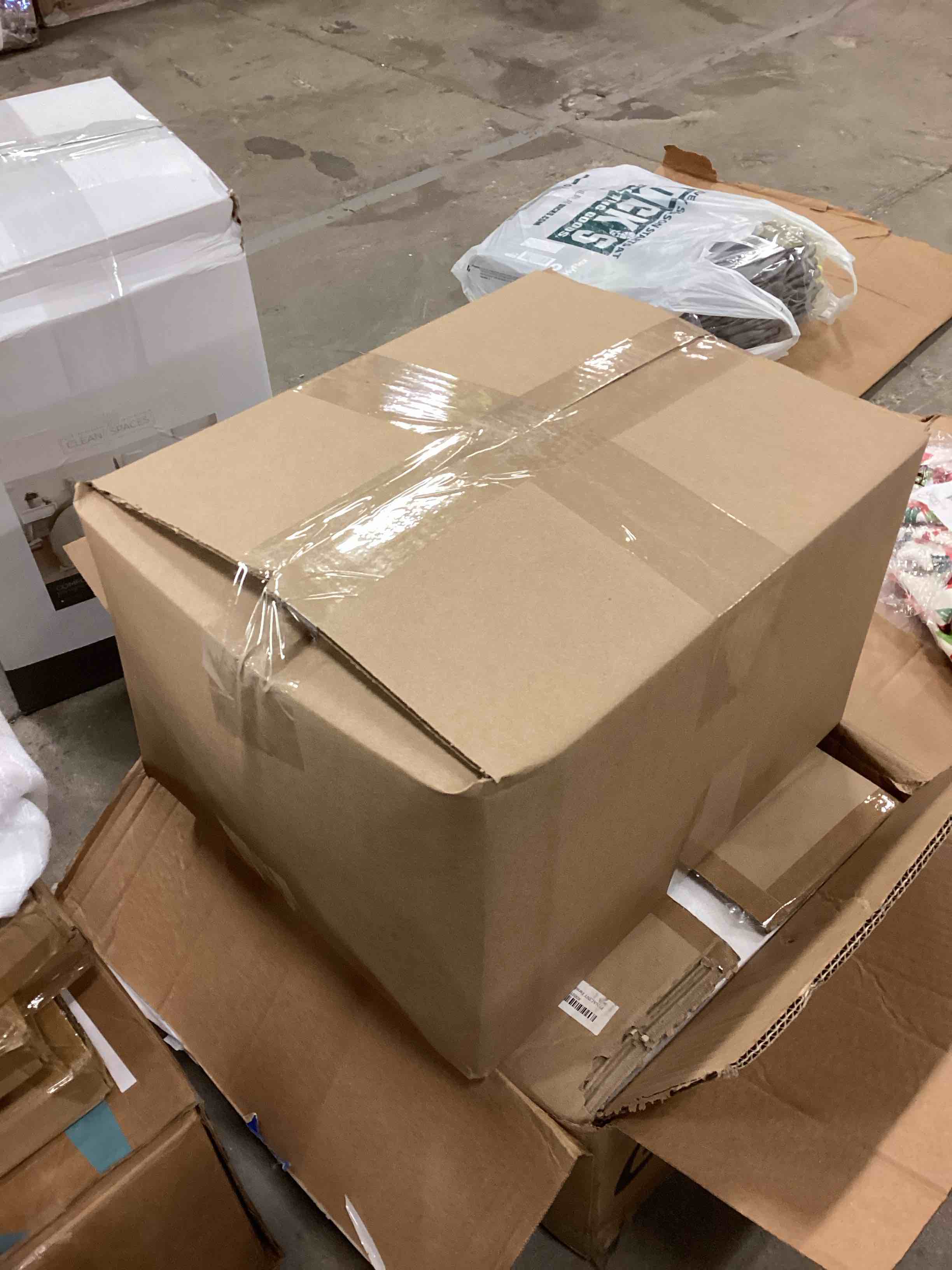 https://s3.amazonaws.com/lotting-images-prod/bidfta/BLU6377338_1715093524786.jpeg