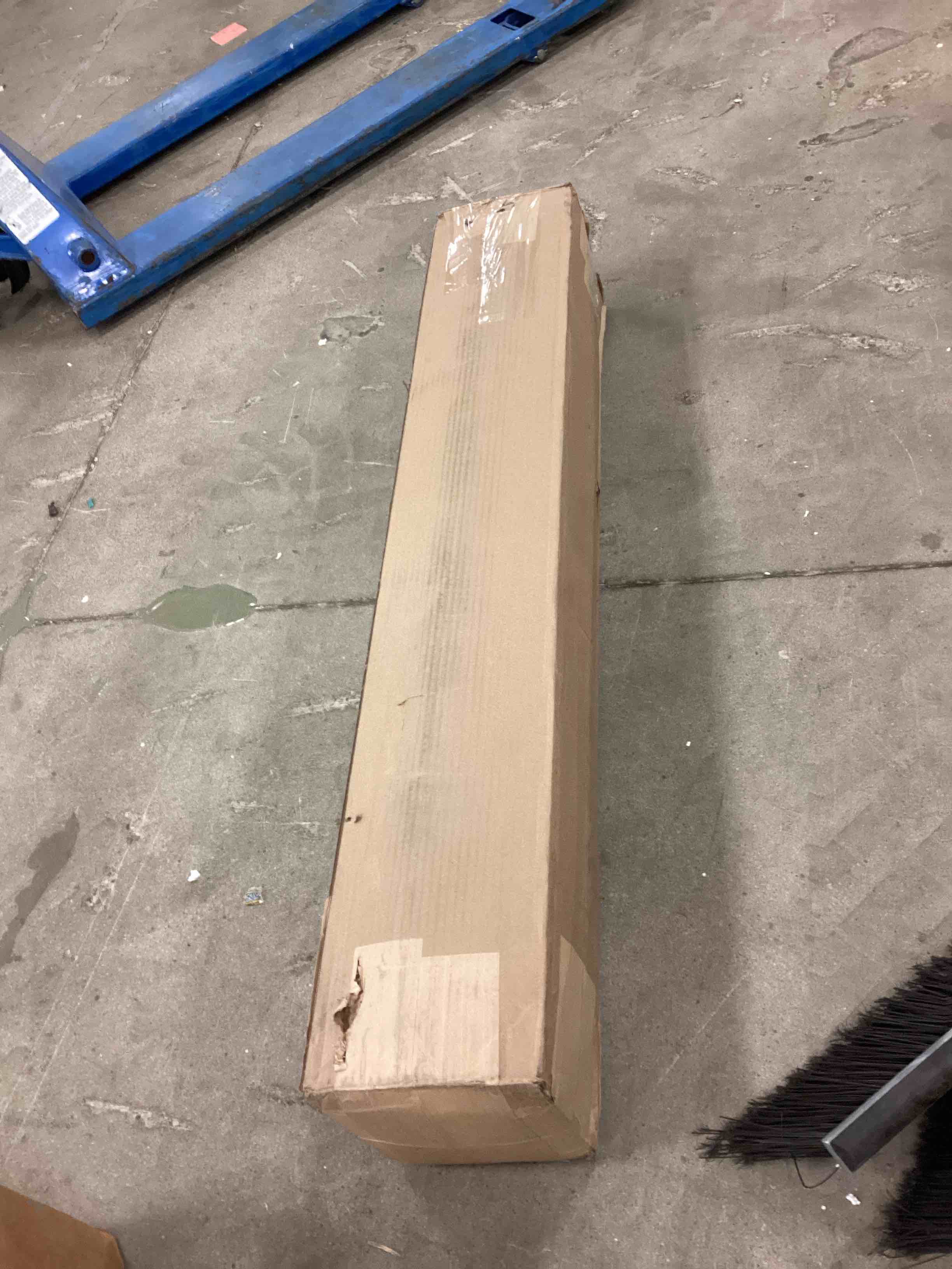 https://s3.amazonaws.com/lotting-images-prod/bidfta/BLU6377350_1715099203719.jpeg