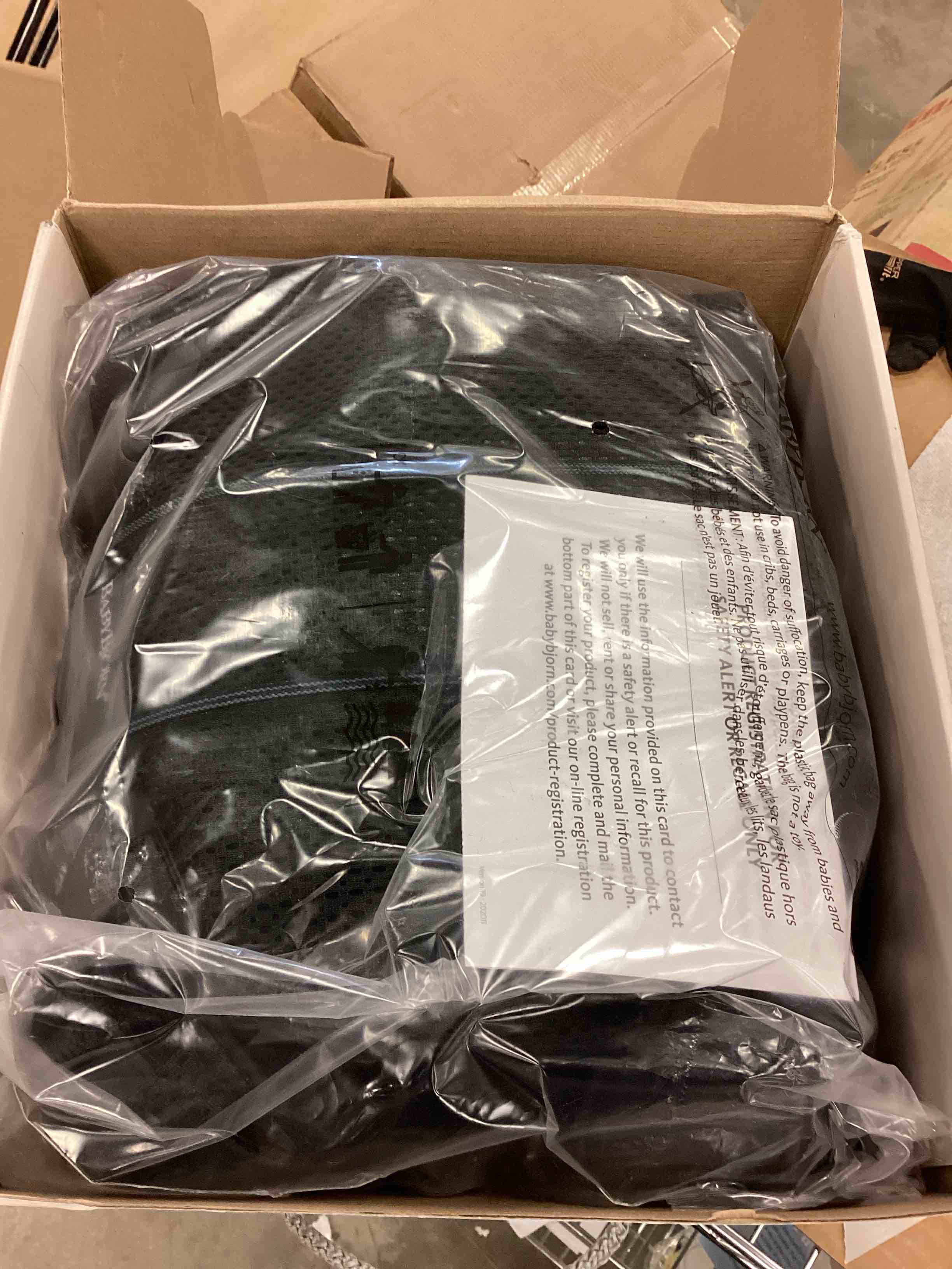 https://s3.amazonaws.com/lotting-images-prod/bidfta/BLU6377351_1715099333830.jpeg