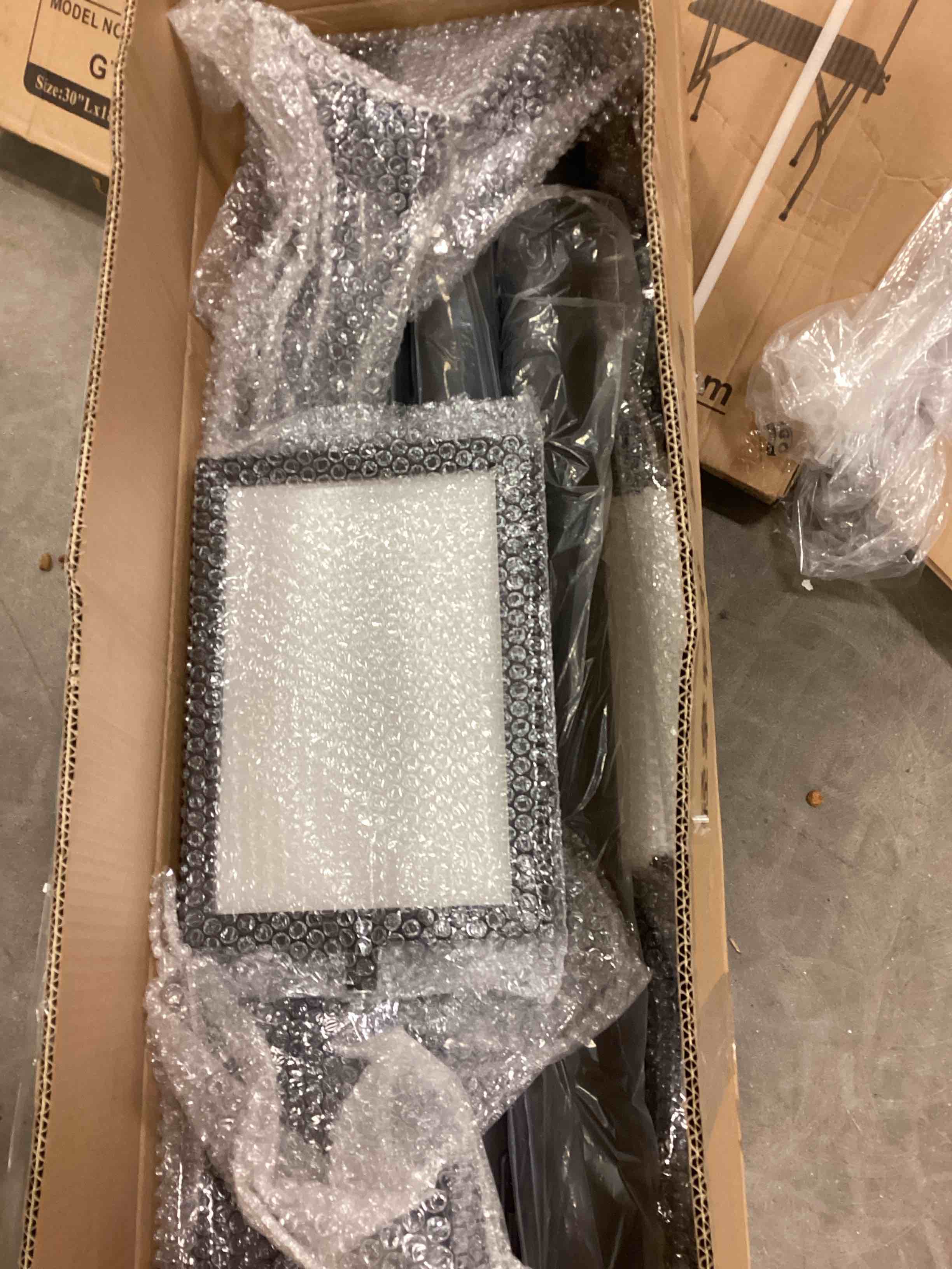 https://s3.amazonaws.com/lotting-images-prod/bidfta/BLU6378095_1715796910180.jpeg