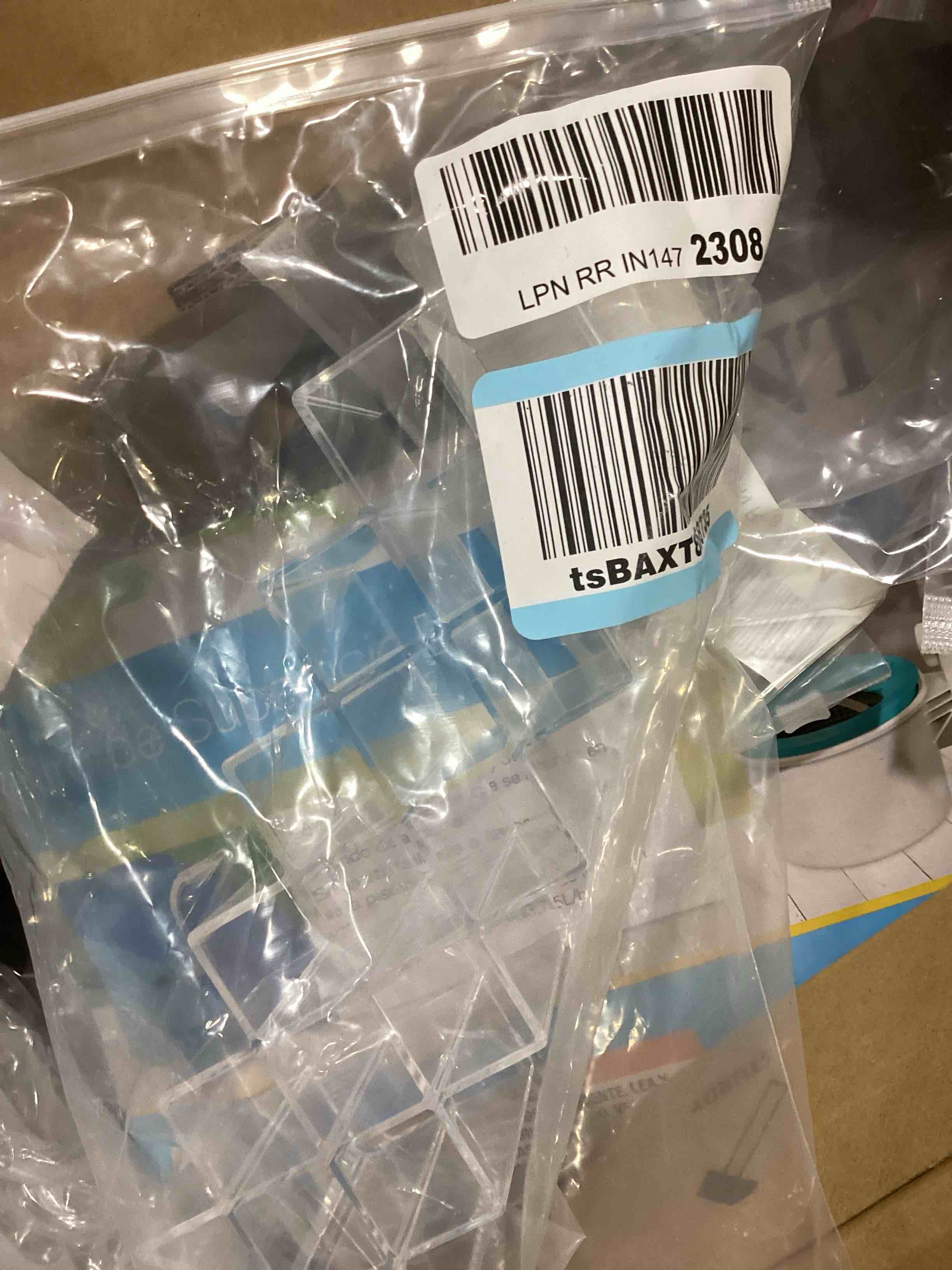 https://s3.amazonaws.com/lotting-images-prod/bidfta/BLU6379950_1722445447869.jpeg