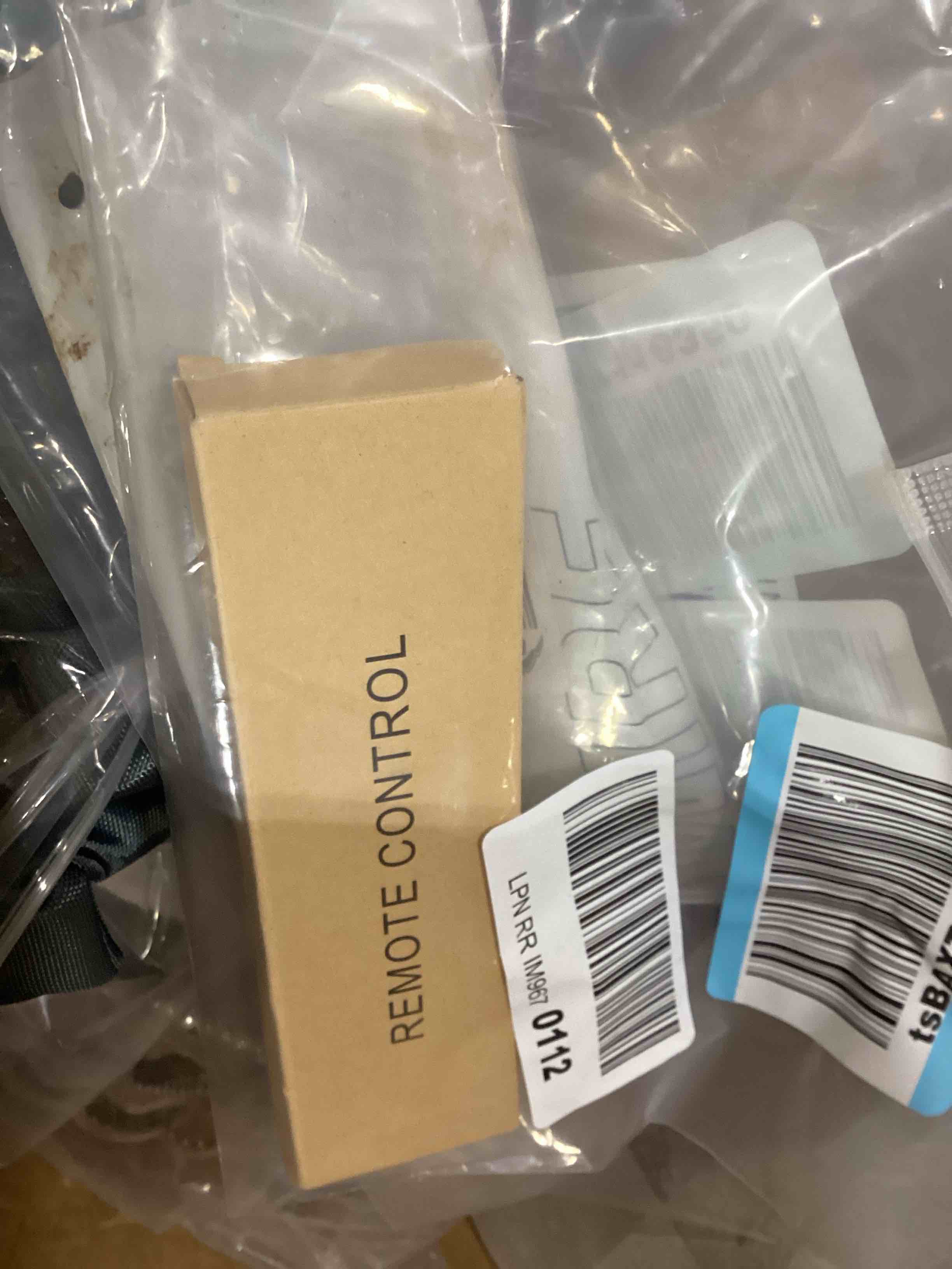 https://s3.amazonaws.com/lotting-images-prod/bidfta/BLU6380005_1722450342231.jpeg