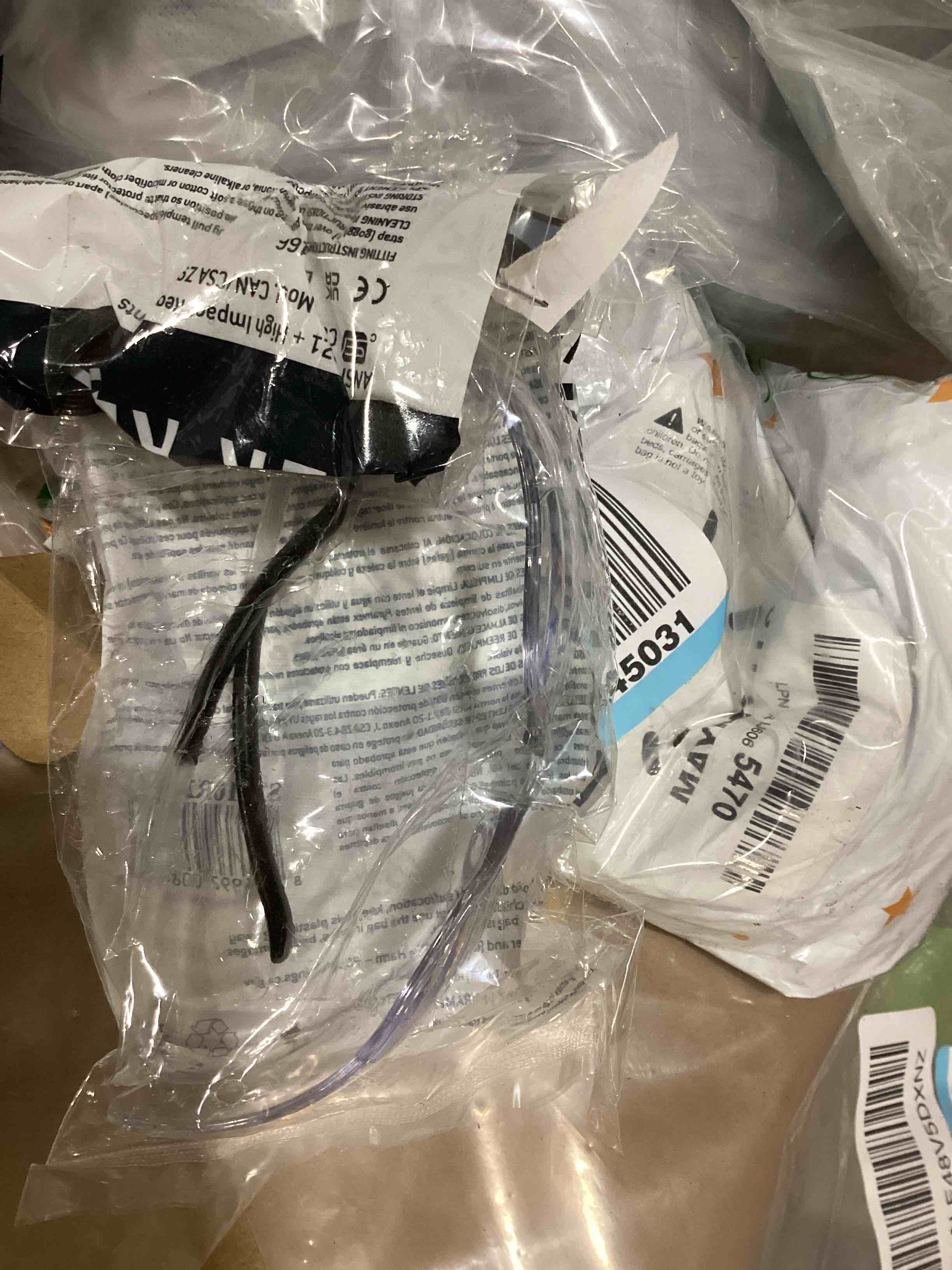 https://s3.amazonaws.com/lotting-images-prod/bidfta/BLU6380018_1722450830274.jpeg